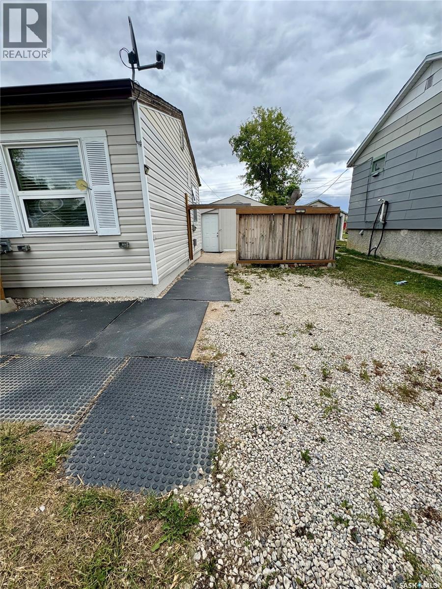 741 Rae Street, Regina, Saskatchewan  S4T 2B1 - Photo 3 - SK016444
