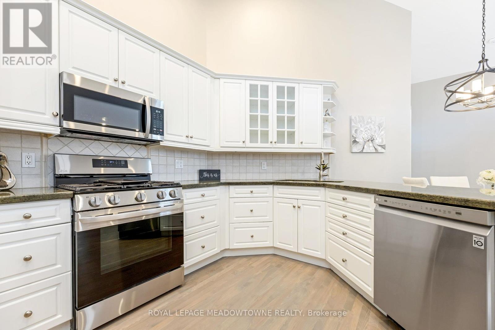 33 Grey Oak Drive, Guelph, Ontario  N1L 1P3 - Photo 11 - X12364525