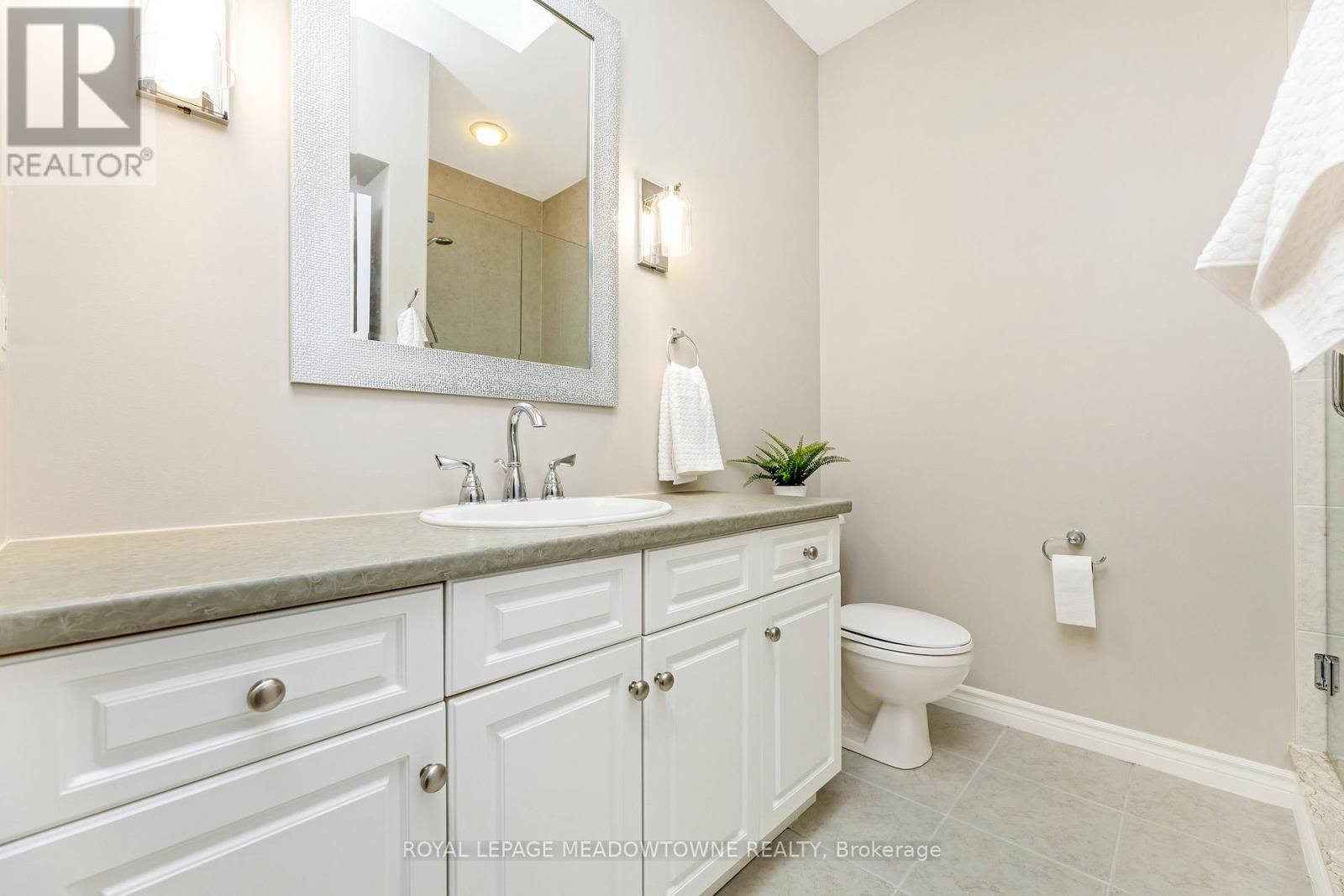 33 Grey Oak Drive, Guelph, Ontario  N1L 1P3 - Photo 22 - X12364525