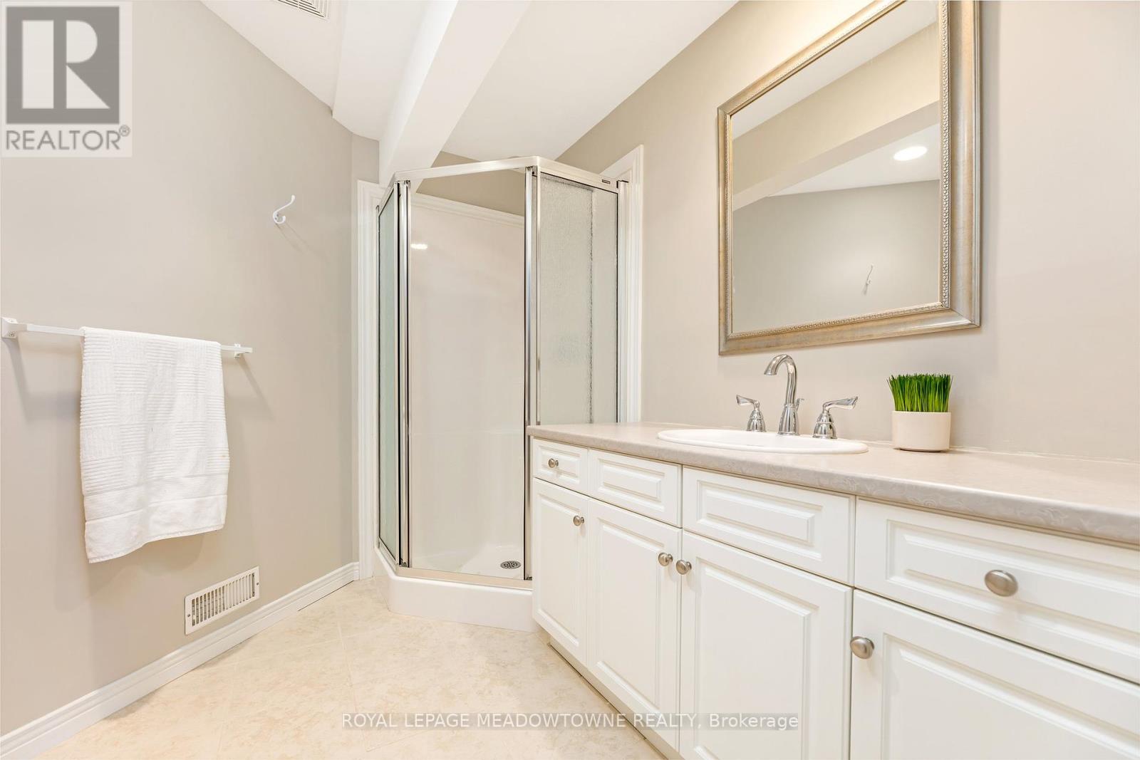 33 Grey Oak Drive, Guelph, Ontario  N1L 1P3 - Photo 28 - X12364525