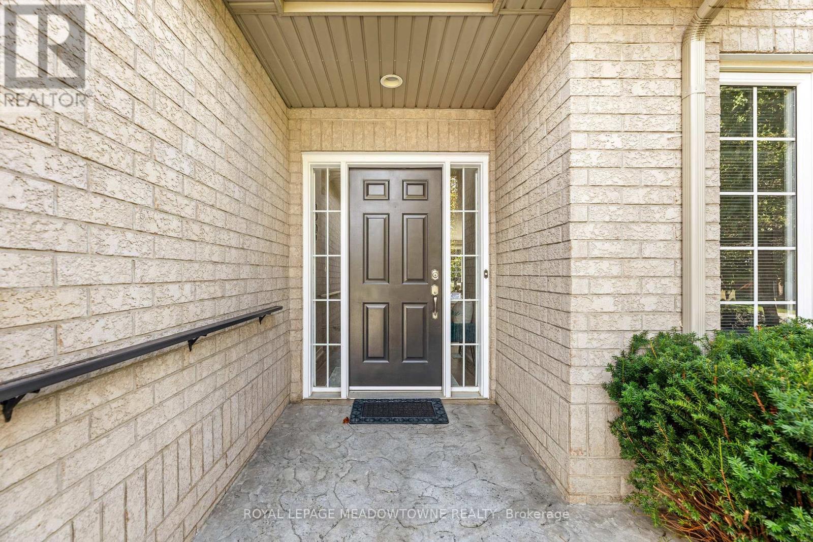33 Grey Oak Drive, Guelph, Ontario  N1L 1P3 - Photo 3 - X12364525