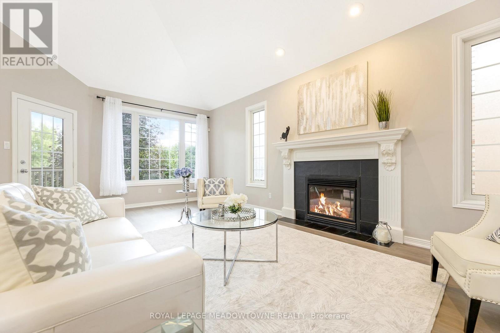 33 Grey Oak Drive, Guelph, Ontario  N1L 1P3 - Photo 6 - X12364525