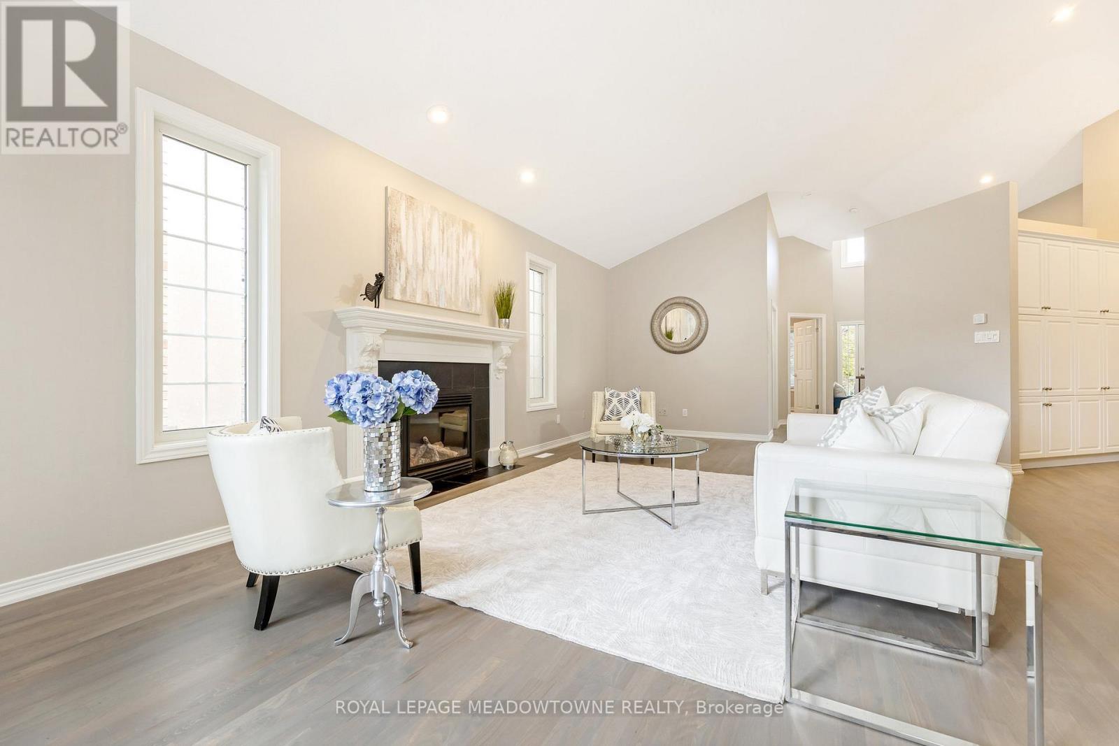 33 Grey Oak Drive, Guelph, Ontario  N1L 1P3 - Photo 7 - X12364525