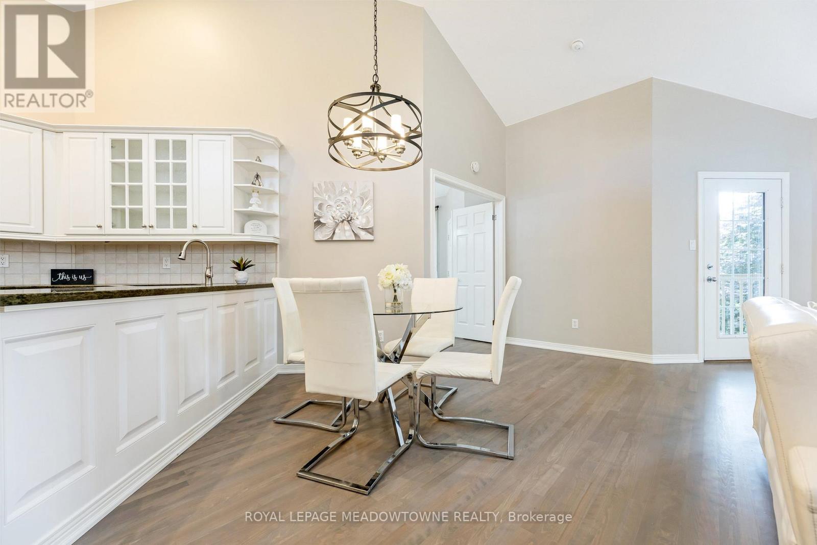 33 Grey Oak Drive, Guelph, Ontario  N1L 1P3 - Photo 9 - X12364525