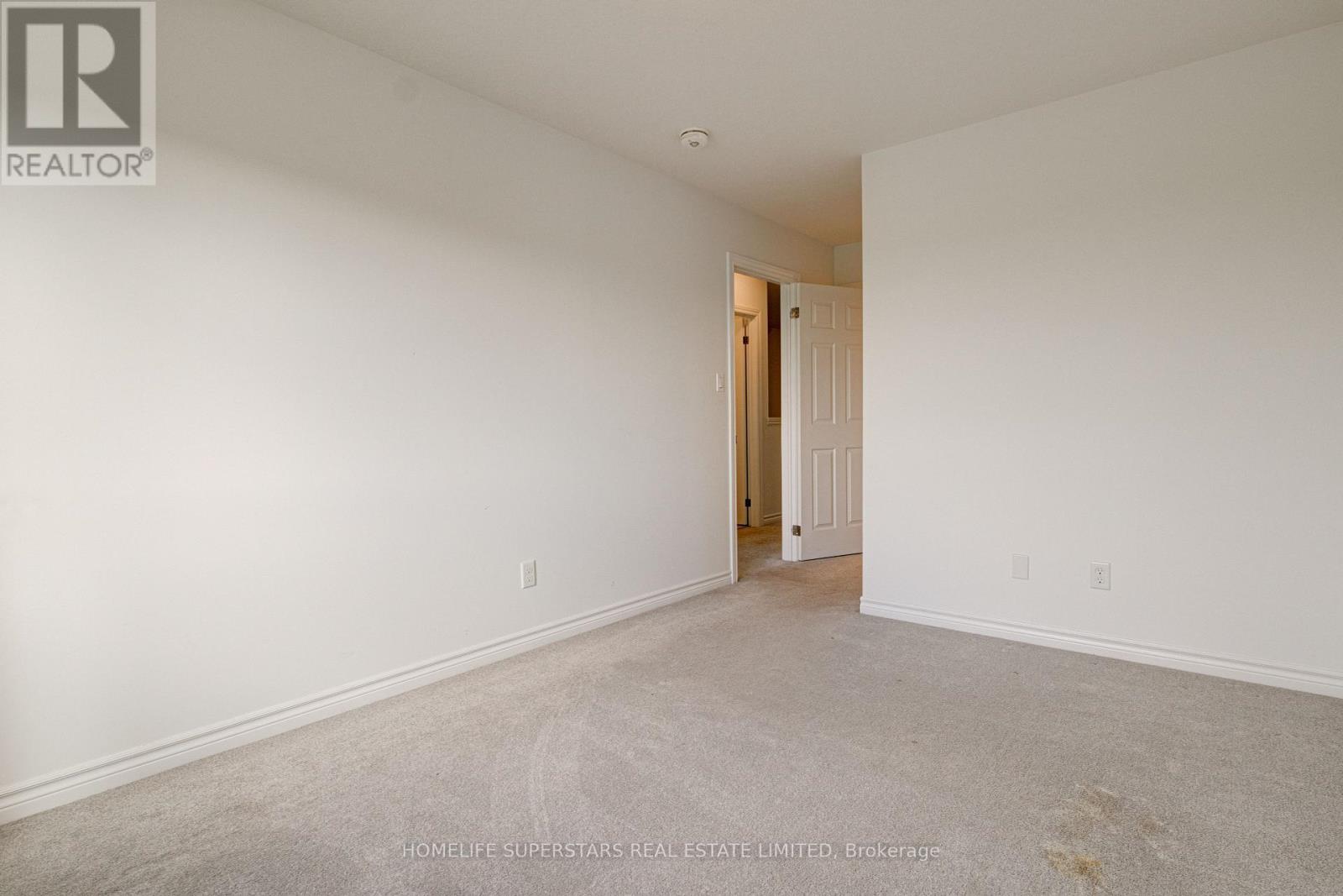 33 Woodedge Circle, Kitchener, Ontario  N2R 0M8 - Photo 22 - X12364572