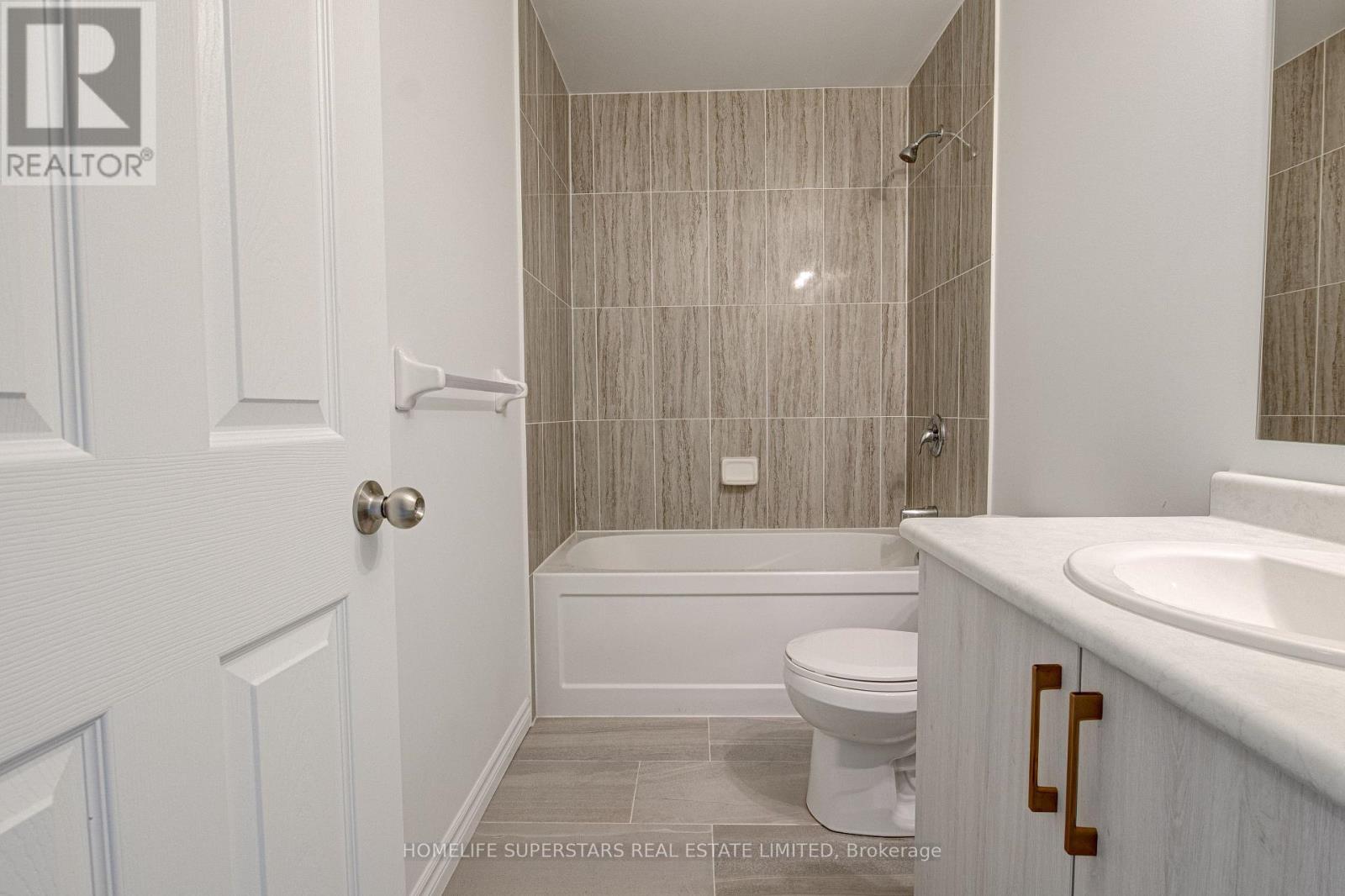 33 Woodedge Circle, Kitchener, Ontario  N2R 0M8 - Photo 28 - X12364572