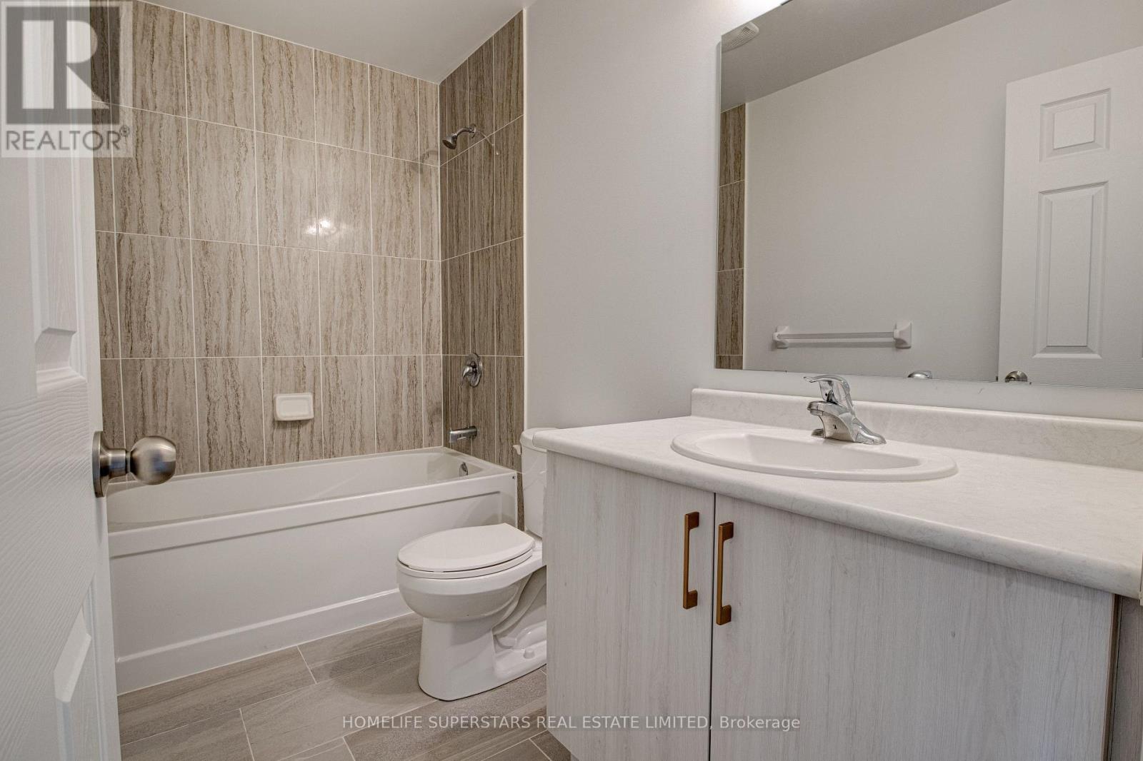 33 Woodedge Circle, Kitchener, Ontario  N2R 0M8 - Photo 29 - X12364572