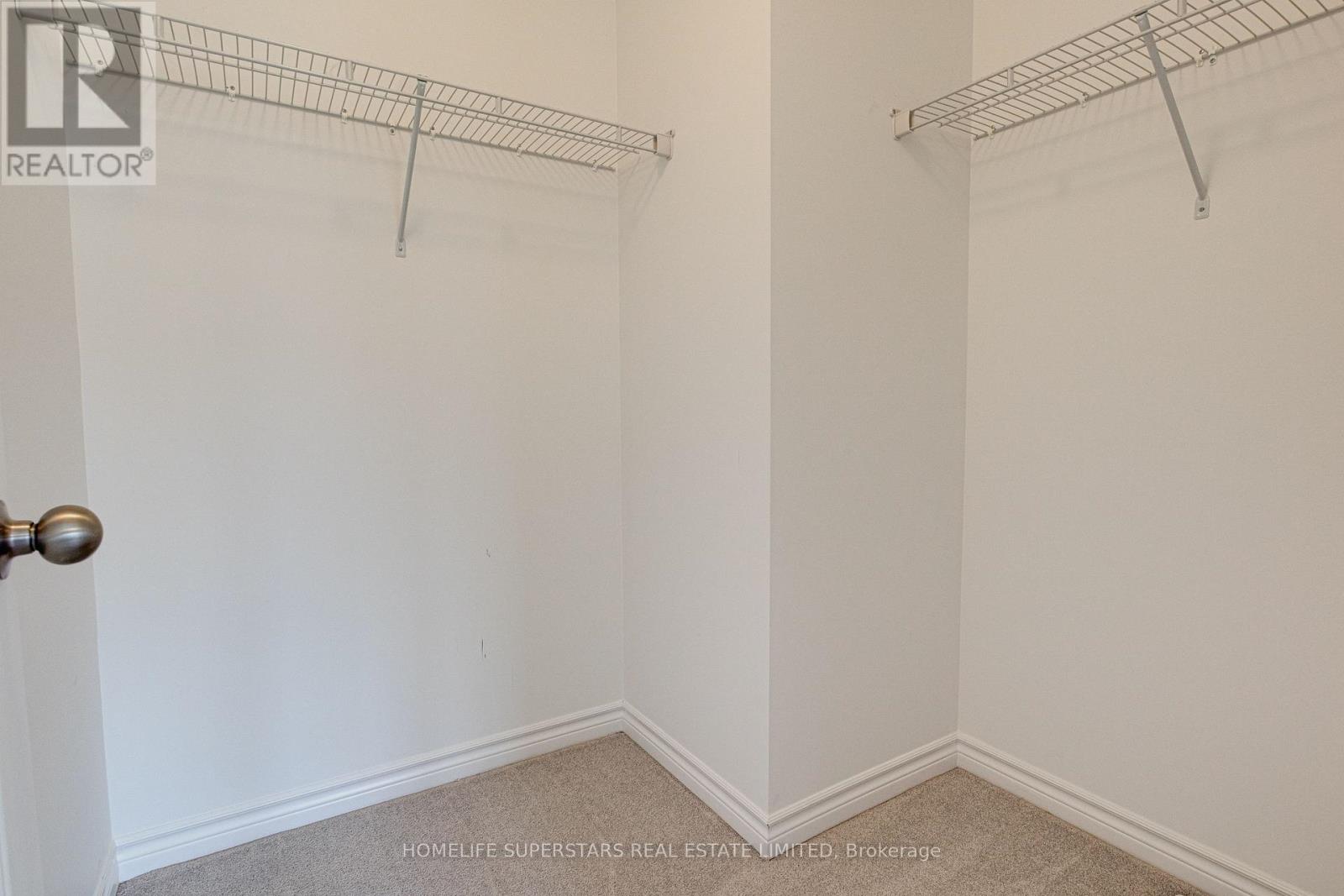 33 Woodedge Circle, Kitchener, Ontario  N2R 0M8 - Photo 33 - X12364572