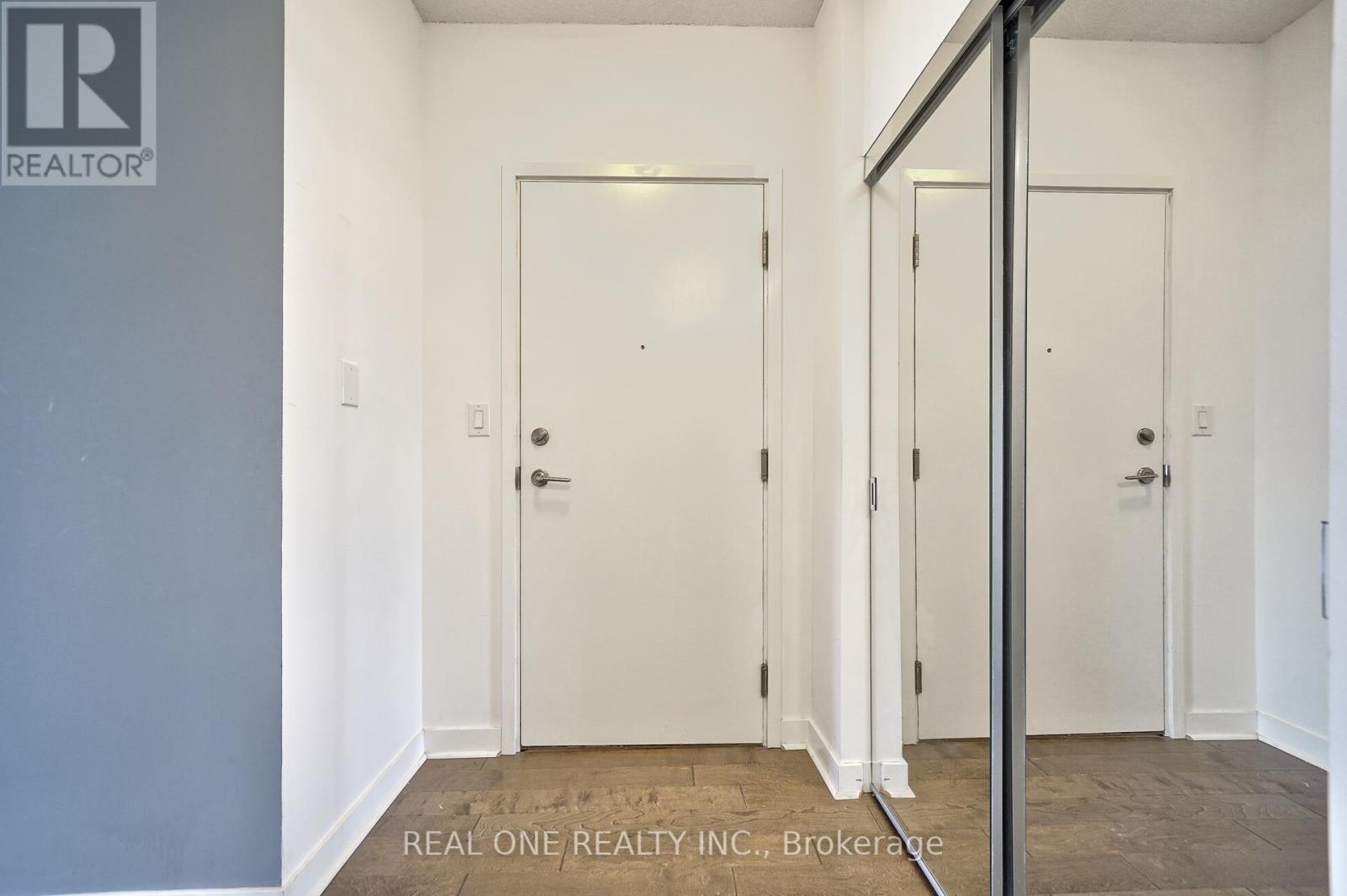 3106 - 295 Adelaide Street W, Toronto, Ontario  M5V 0L4 - Photo 7 - C12364675