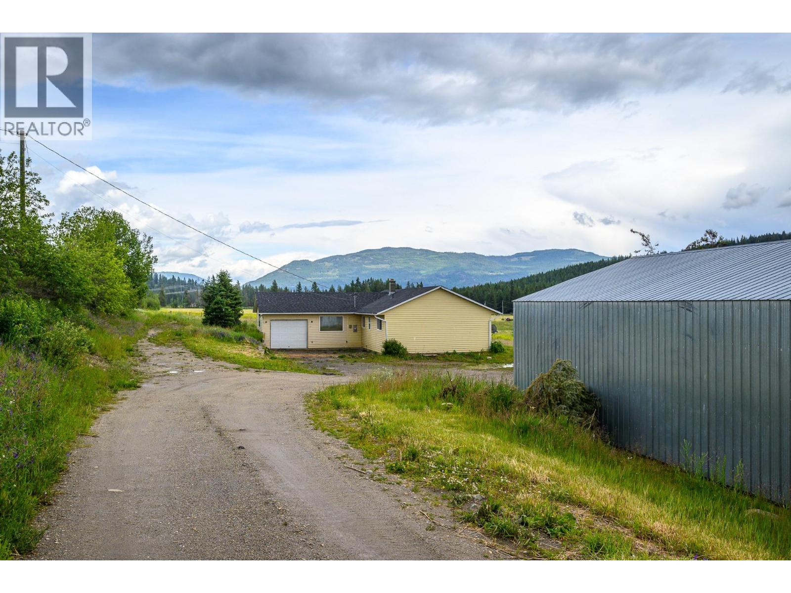 3575 Canyon Road, Spallumcheen, British Columbia  V4Y 0M7 - Photo 4 - 10360655