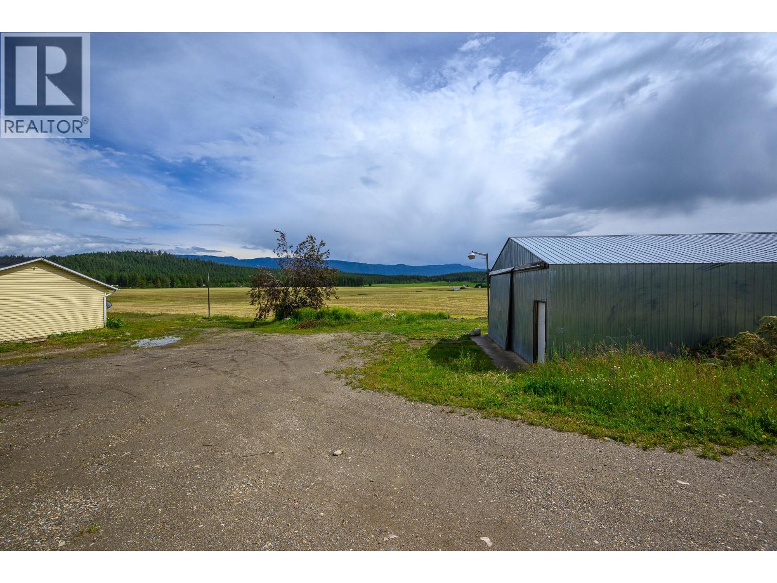 3575 Canyon Road, Spallumcheen, British Columbia  V4Y 0M7 - Photo 3 - 10360655
