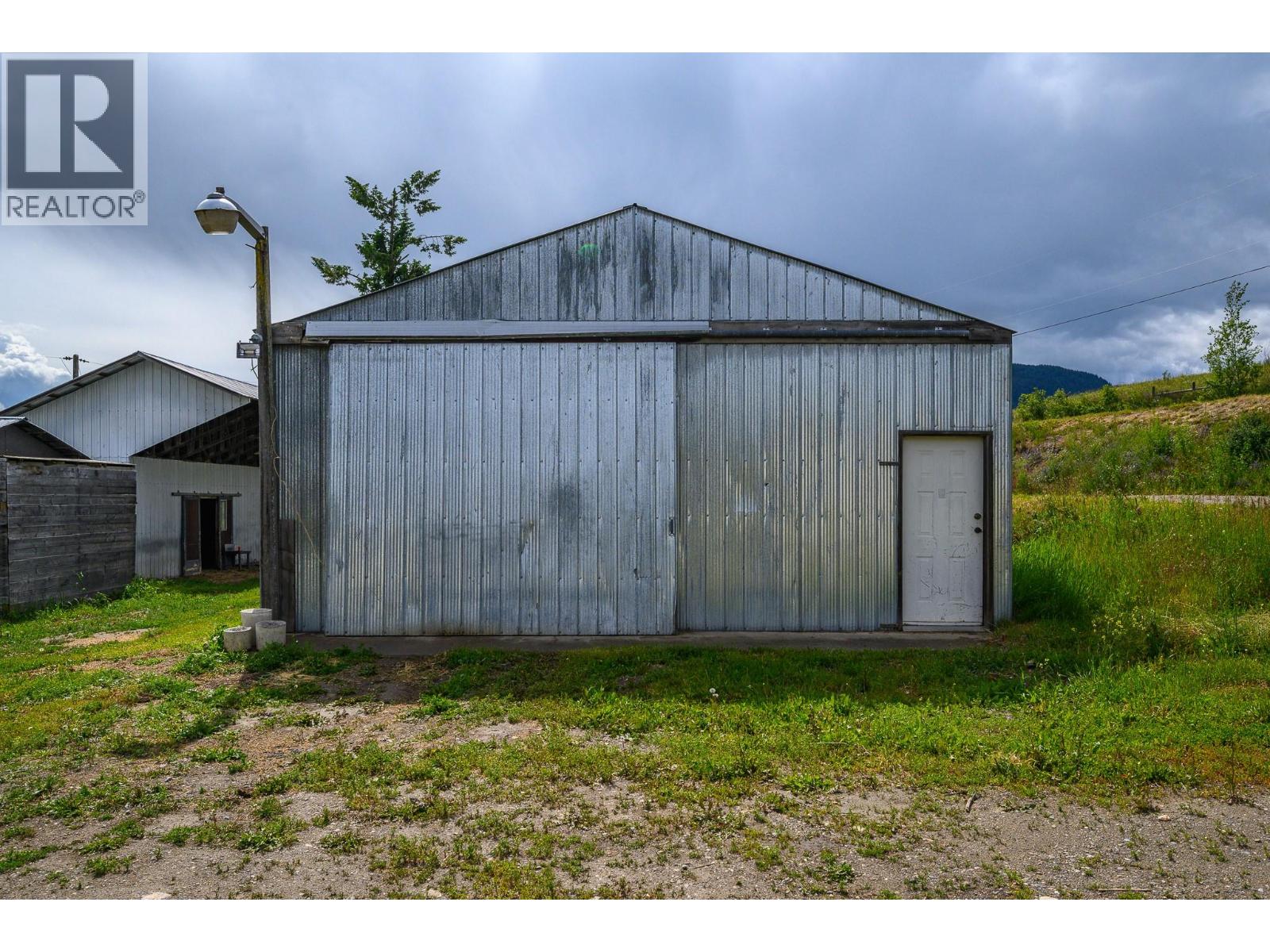 3575 Canyon Road, Spallumcheen, British Columbia  V4Y 0M7 - Photo 38 - 10360655
