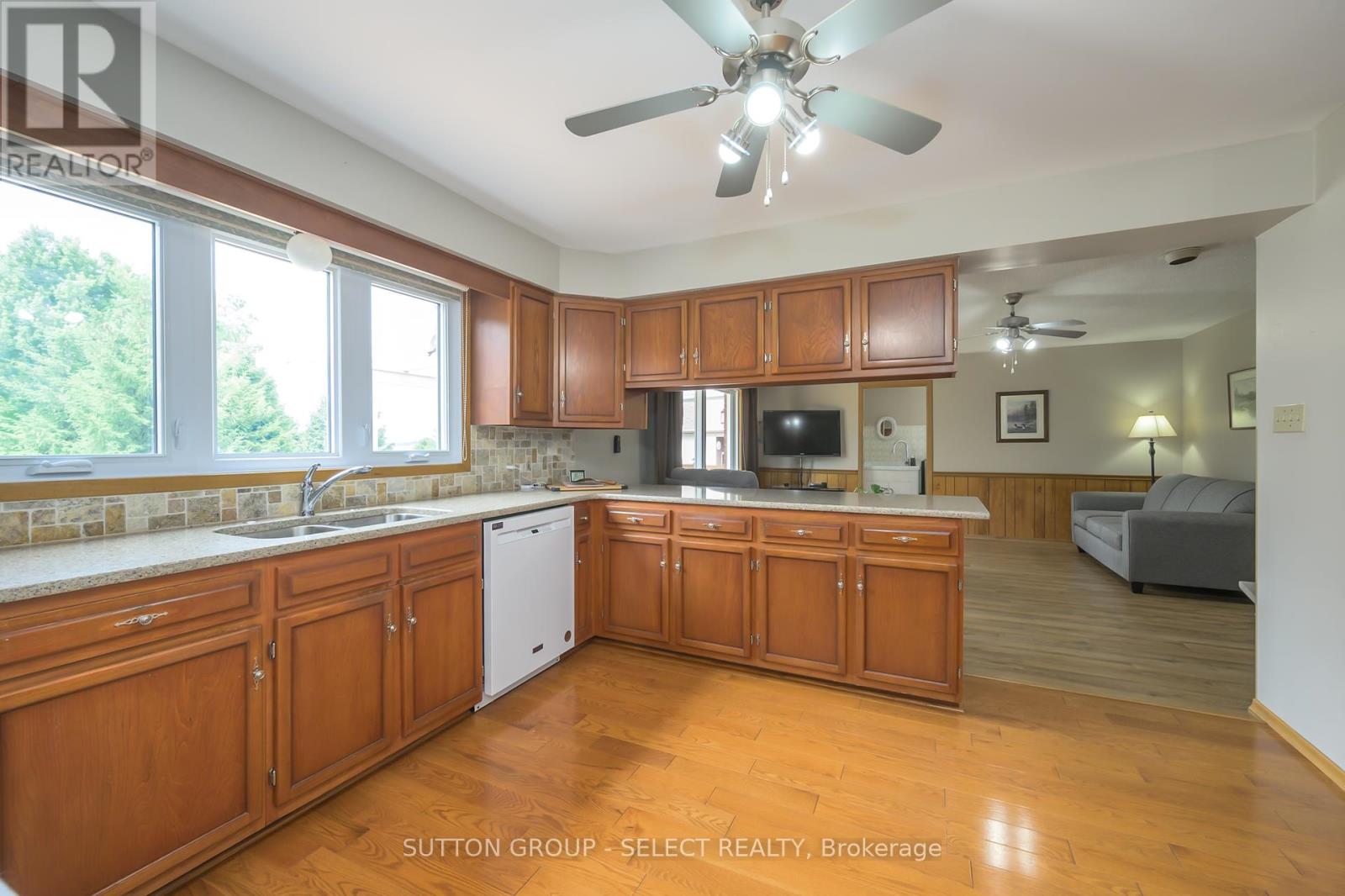 23605 Coldstream Road, Middlesex Centre, Ontario  N0L 1R0 - Photo 12 - X12364794
