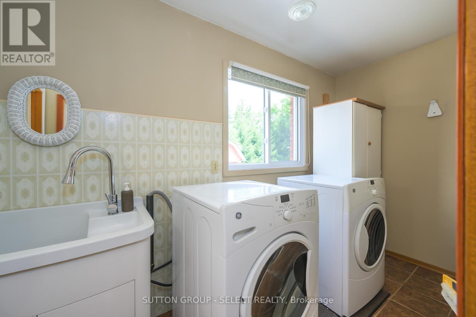 23605 Coldstream Road, Middlesex Centre, Ontario  N0L 1R0 - Photo 16 - X12364794