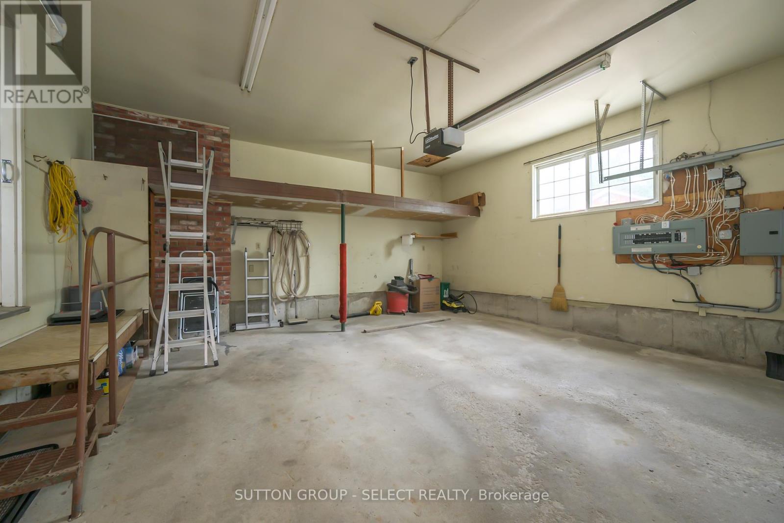 23605 Coldstream Road, Middlesex Centre, Ontario  N0L 1R0 - Photo 17 - X12364794