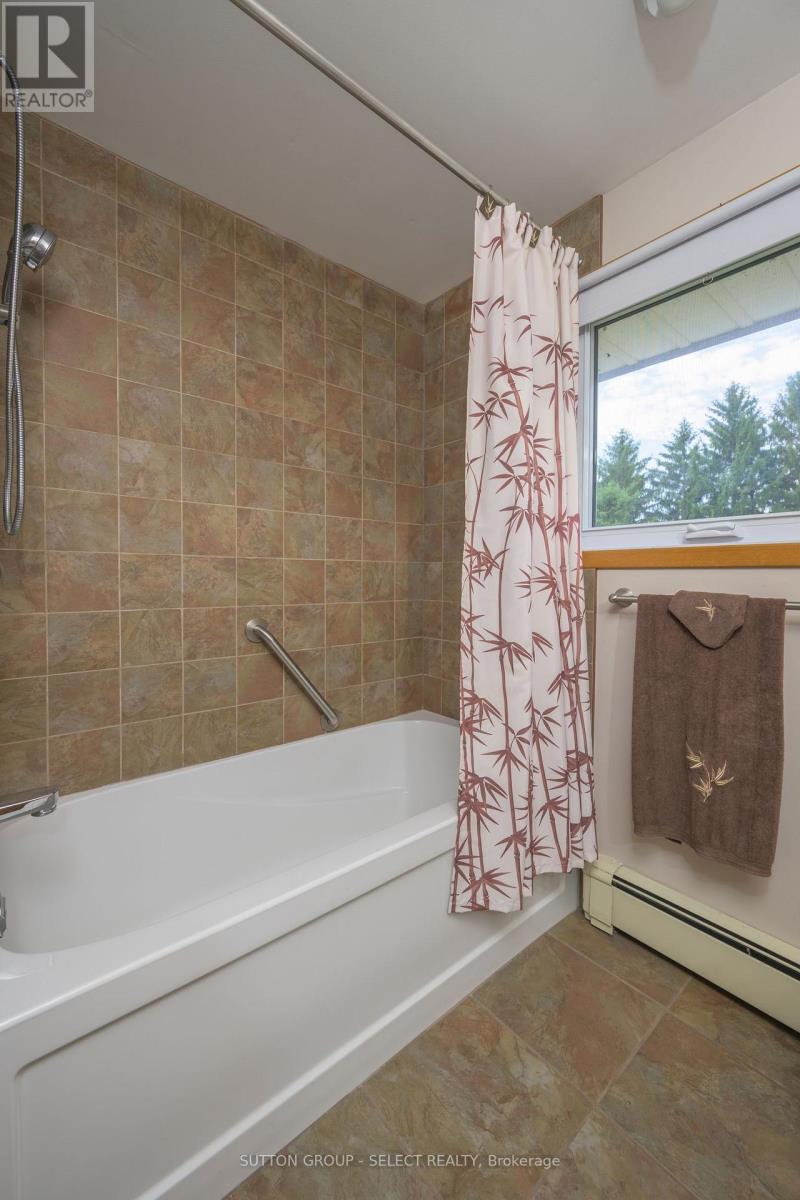 23605 Coldstream Road, Middlesex Centre, Ontario  N0L 1R0 - Photo 26 - X12364794
