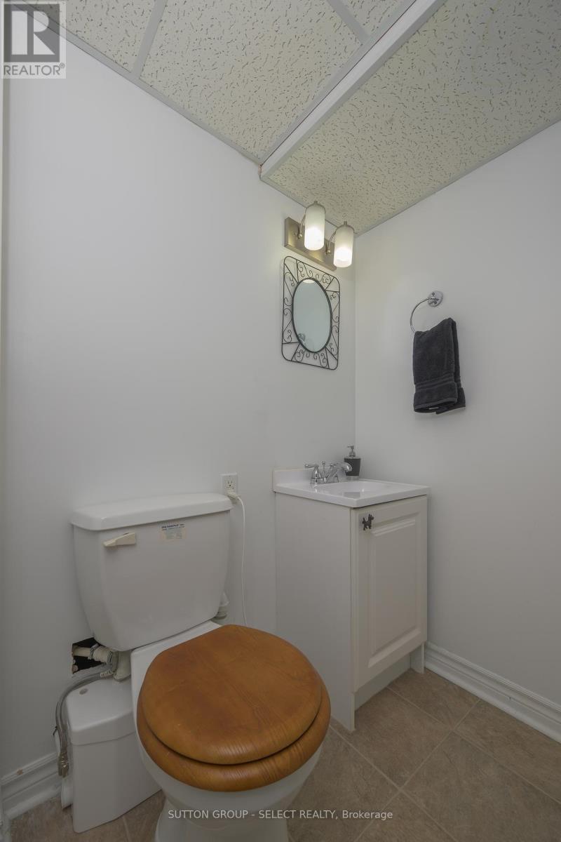 23605 Coldstream Road, Middlesex Centre, Ontario  N0L 1R0 - Photo 34 - X12364794
