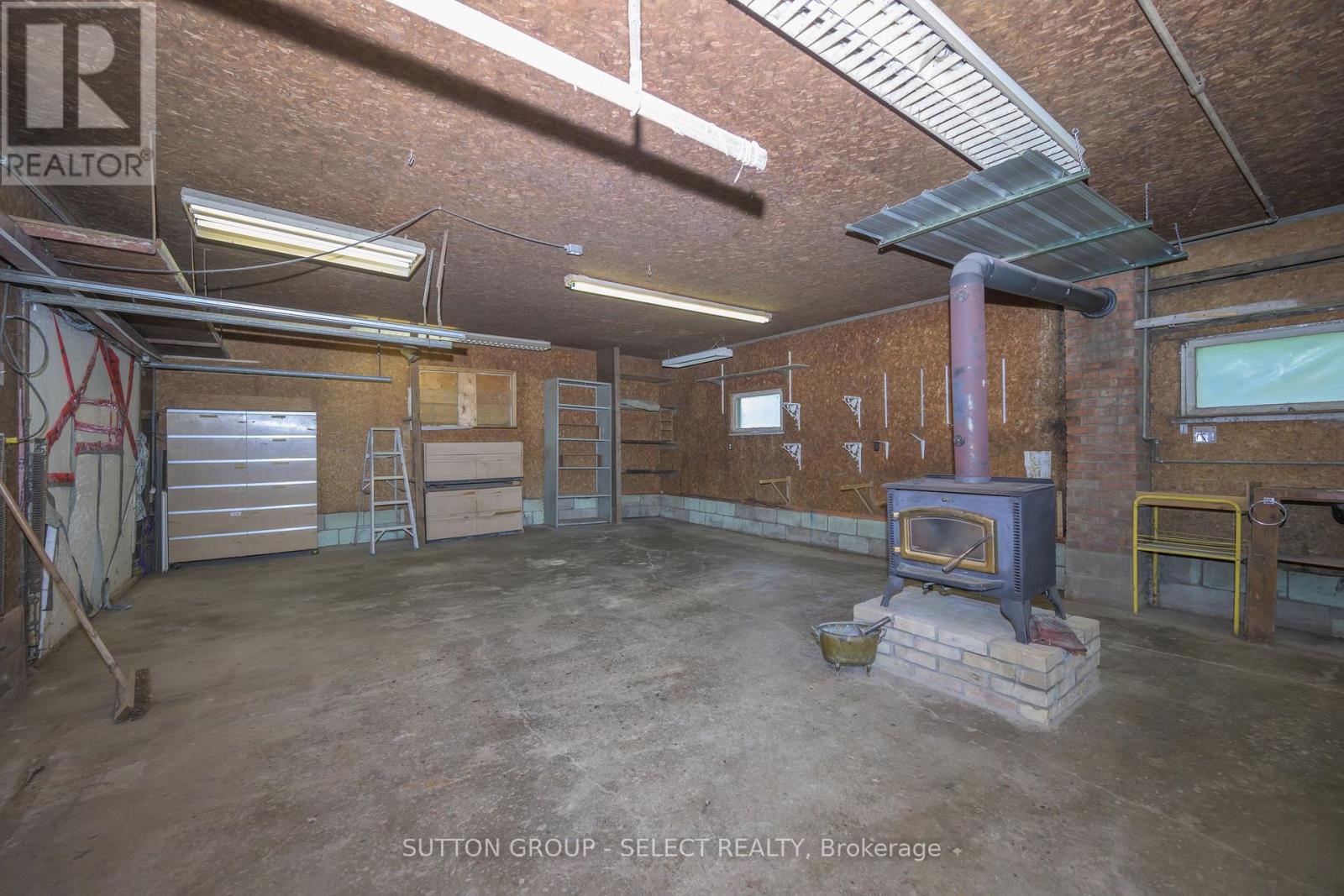 23605 Coldstream Road, Middlesex Centre, Ontario  N0L 1R0 - Photo 46 - X12364794