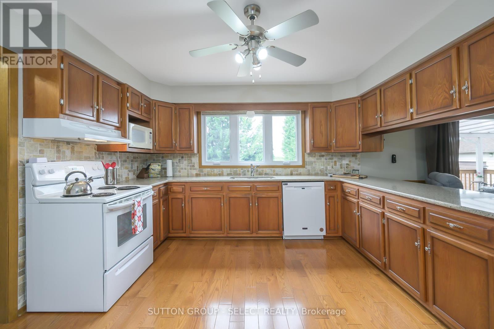 23605 Coldstream Road, Middlesex Centre, Ontario  N0L 1R0 - Photo 9 - X12364794