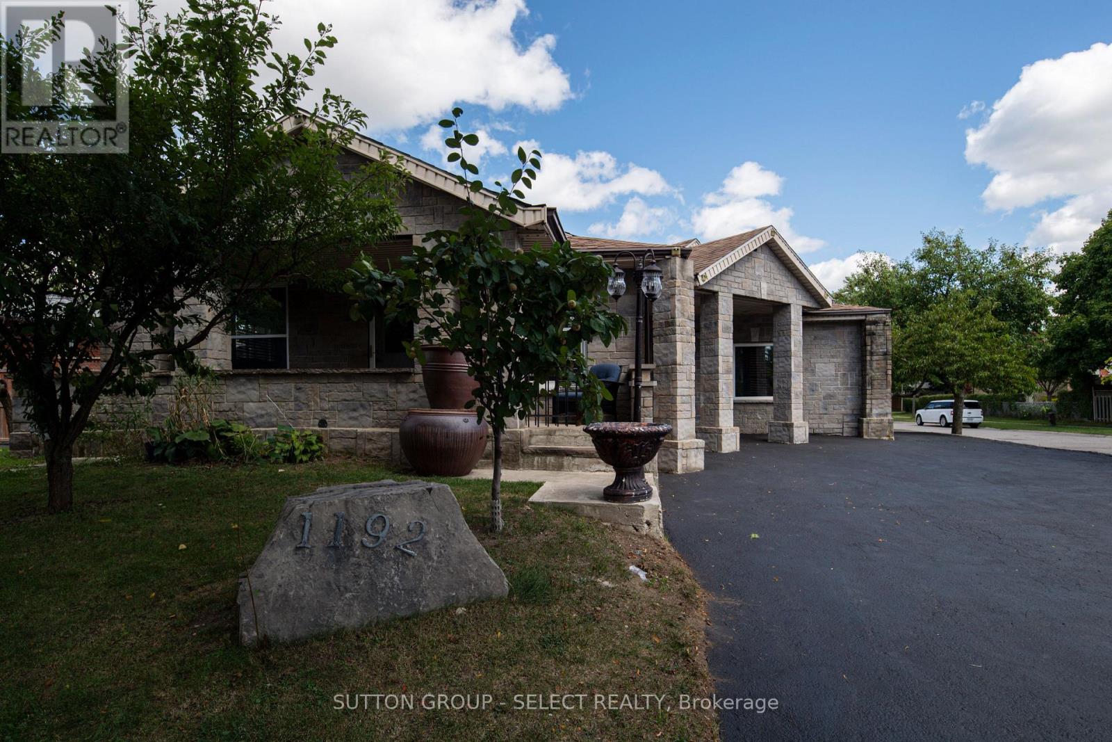 1192 Jalna Boulevard, London South, Ontario  N6E 2A9 - Photo 2 - X12364822
