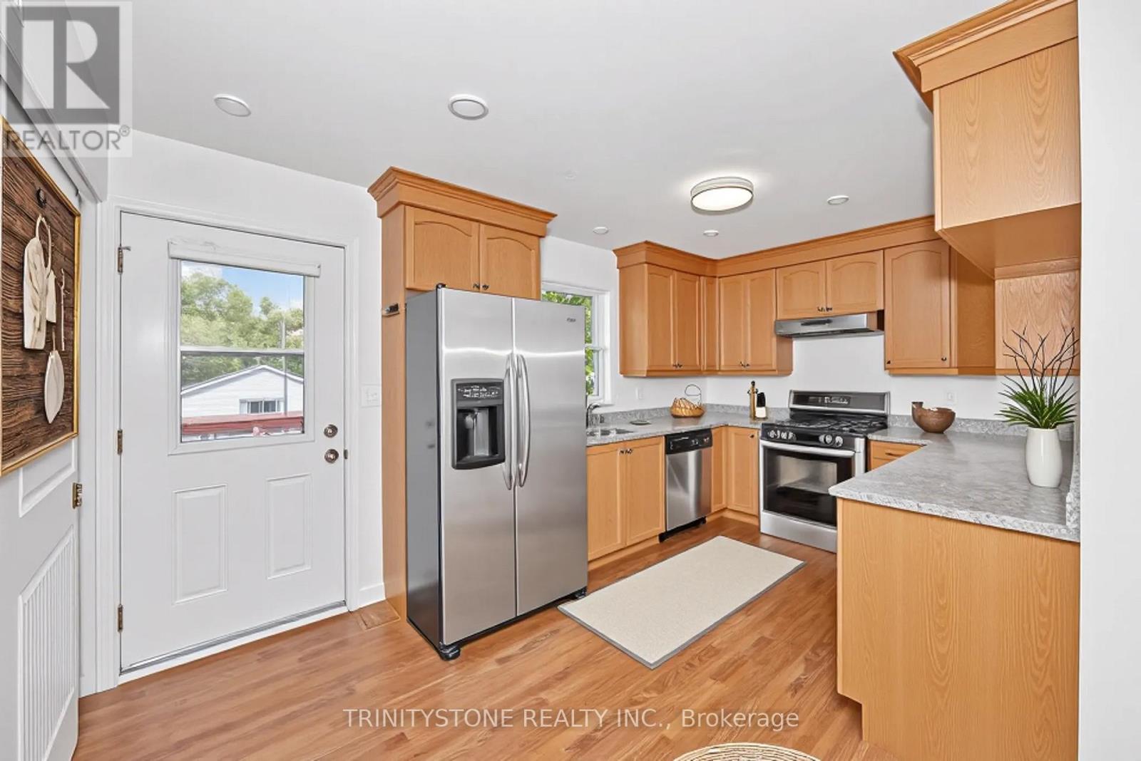 118 Bay Street, Drummond/north Elmsley, Ontario  K7C 4K9 - Photo 12 - X12364750