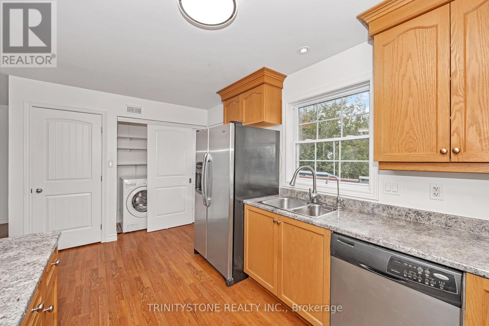 118 Bay Street, Drummond/north Elmsley, Ontario  K7C 4K9 - Photo 14 - X12364750