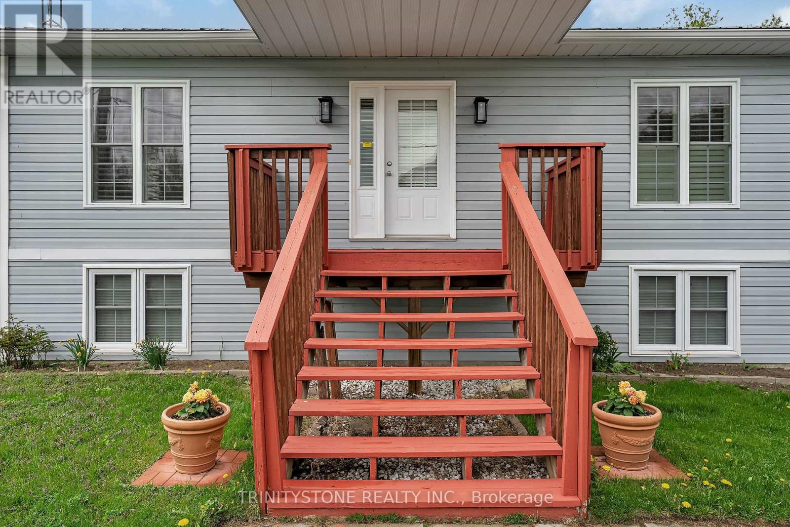 118 Bay Street, Drummond/north Elmsley, Ontario  K7C 4K9 - Photo 3 - X12364750