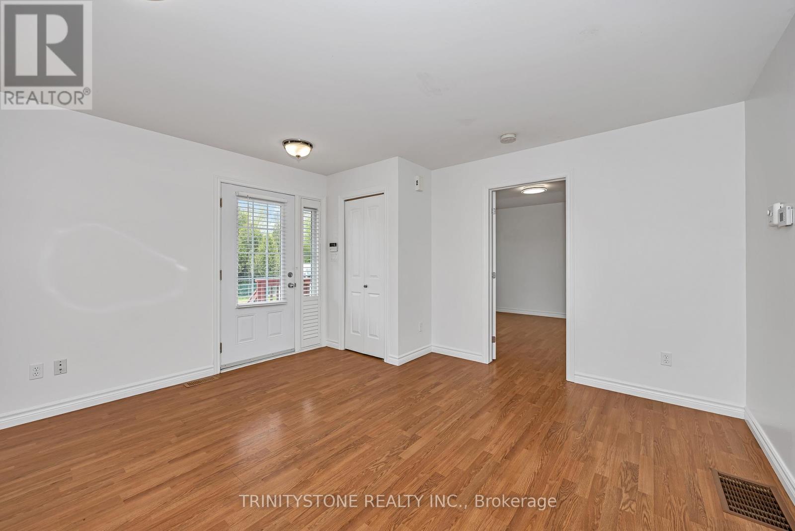 118 Bay Street, Drummond/north Elmsley, Ontario  K7C 4K9 - Photo 5 - X12364750