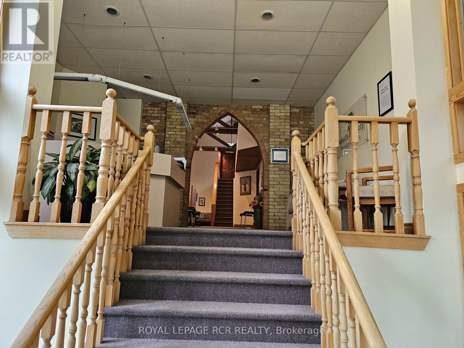 Lower Cubicle - 411 Queen Street, Newmarket, Ontario  L3Y 2G9 - Photo 2 - N12364658