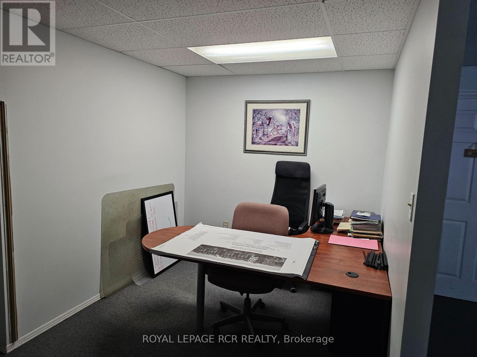 Lower Cubicle - 411 Queen Street, Newmarket, Ontario  L3Y 2G9 - Photo 5 - N12364658