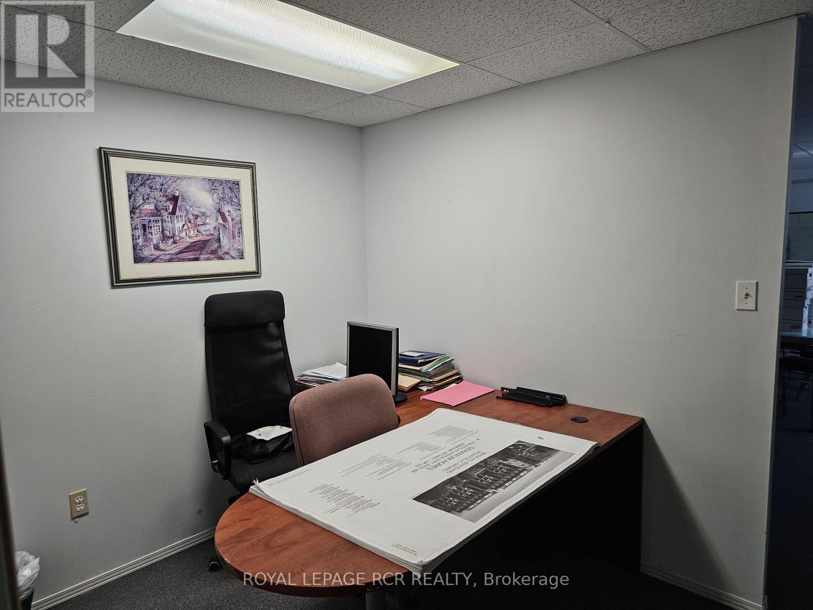 Lower Cubicle - 411 Queen Street, Newmarket, Ontario  L3Y 2G9 - Photo 6 - N12364658