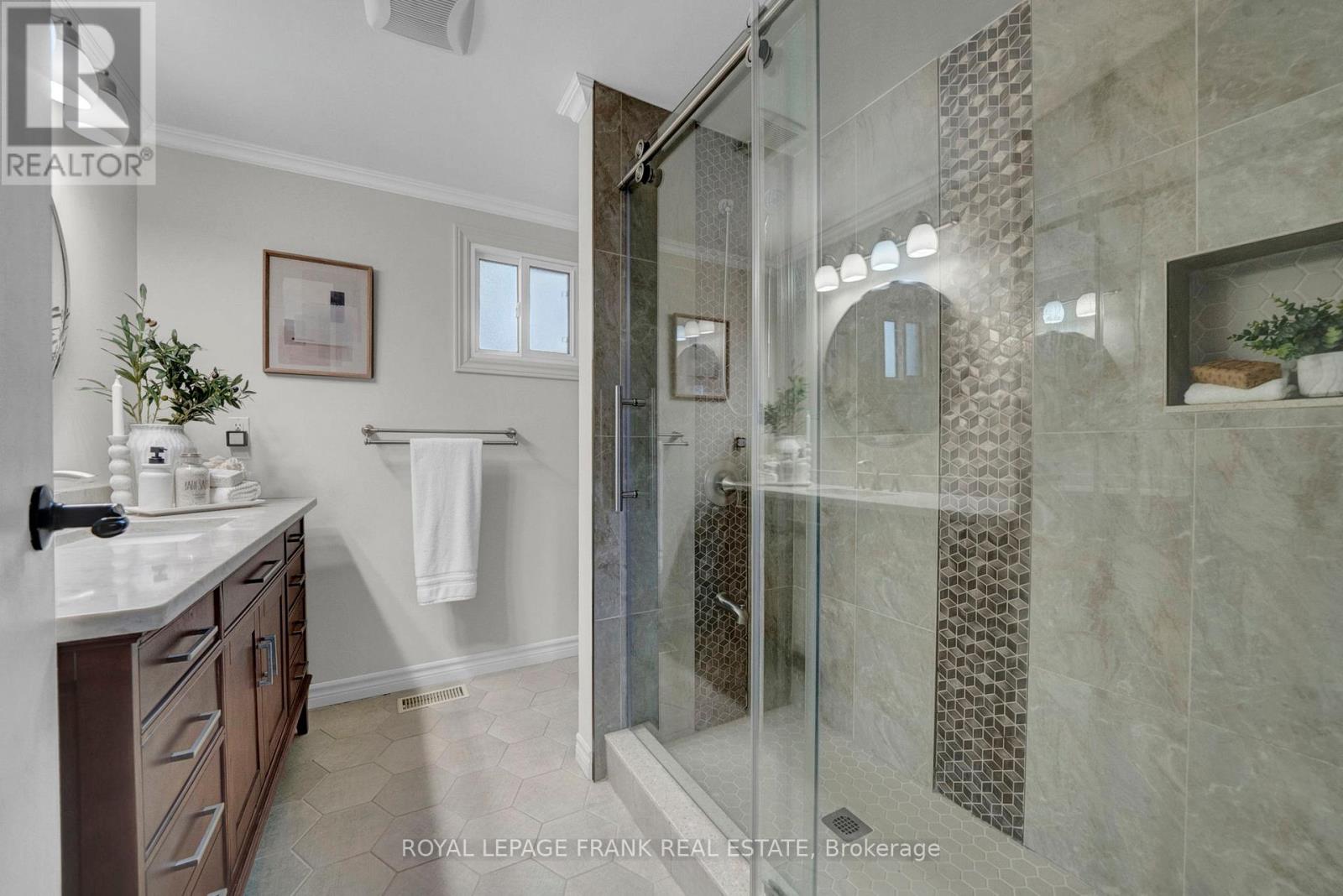 26 Pineridge Crescent, Clarington, Ontario  L1B 1B9 - Photo 15 - E12364741
