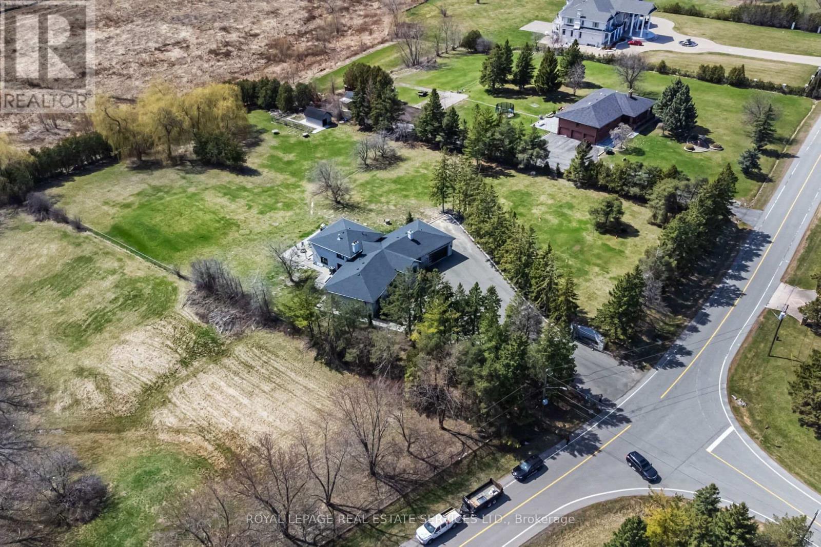 12 Julian Drive, Brampton, Ontario  L6P 0L2 - Photo 48 - W12364643