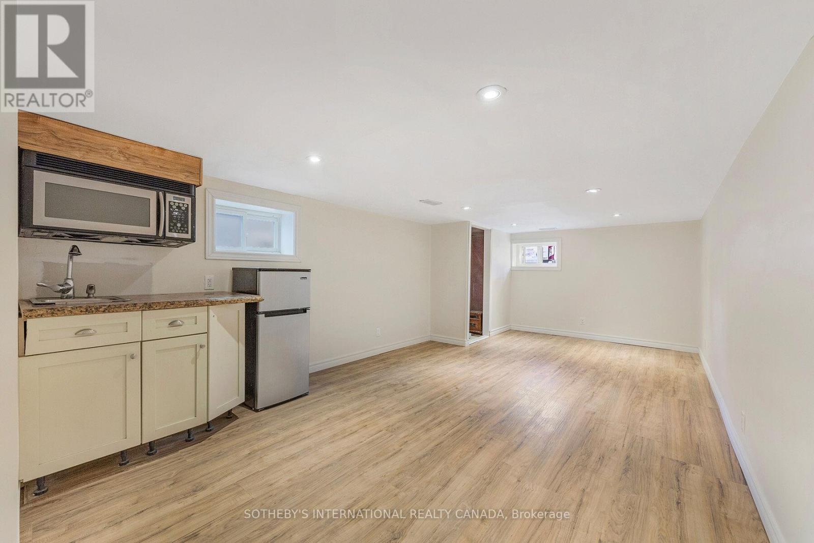Property at 70 DUNRAVEN DRIVE image 5
