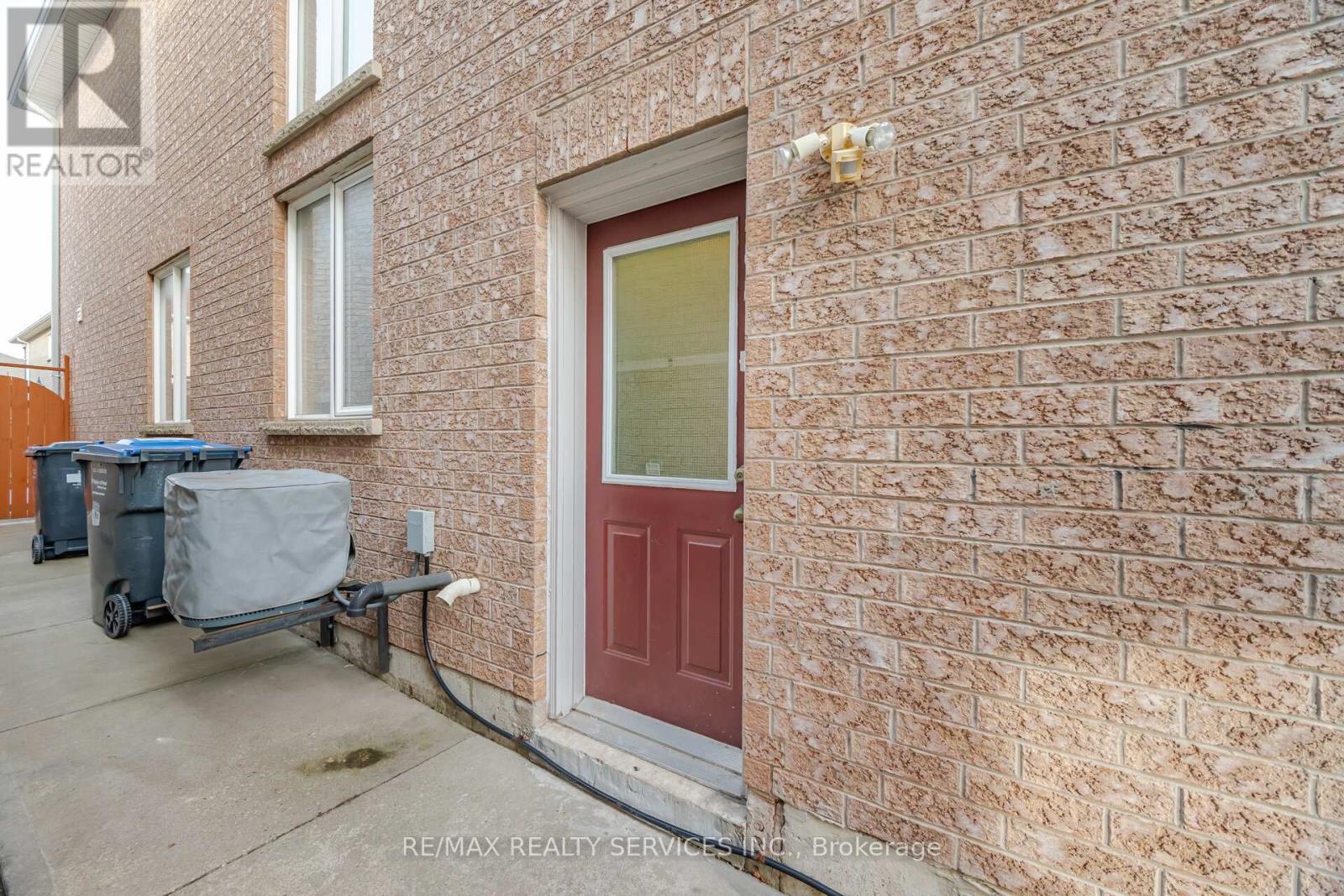 39 Rattlesnake Road, Brampton, Ontario  L6R 3B9 - Photo 35 - W12364663