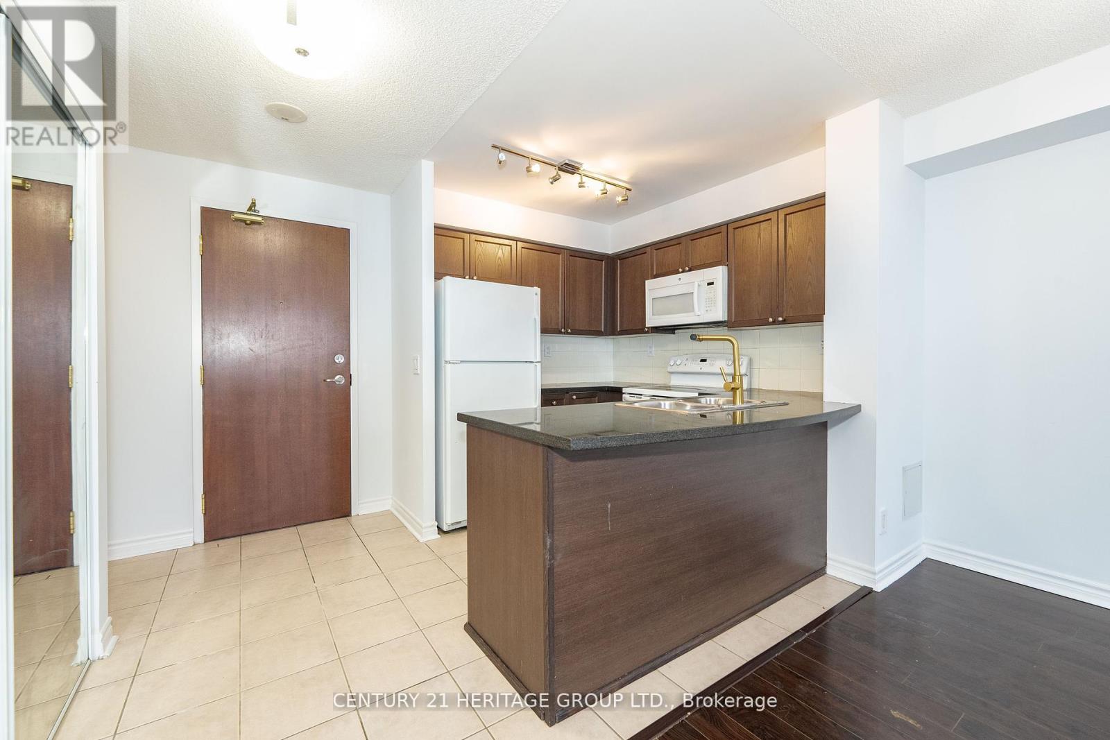 2002 - 5 Michael Power Place, Toronto, Ontario M9A 0A3 - Photo 18 - W12364671