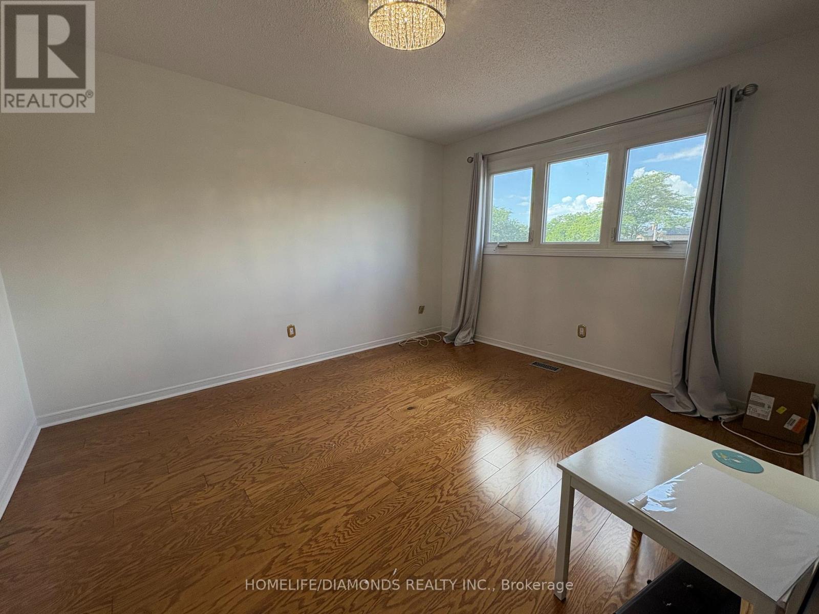 1401 Wakehurst Crescent, Oakville, Ontario L6J 6T7 - Photo 13 - W12364673