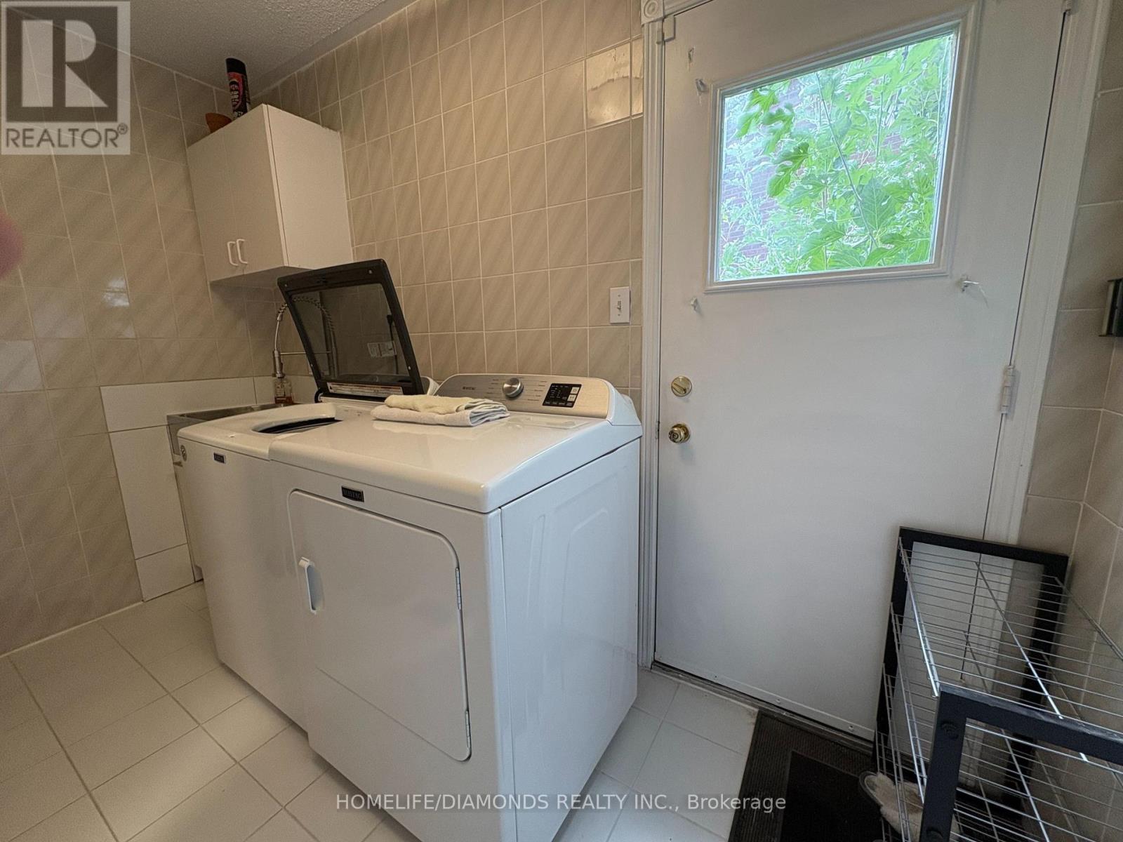 1401 Wakehurst Crescent, Oakville, Ontario L6J 6T7 - Photo 15 - W12364673