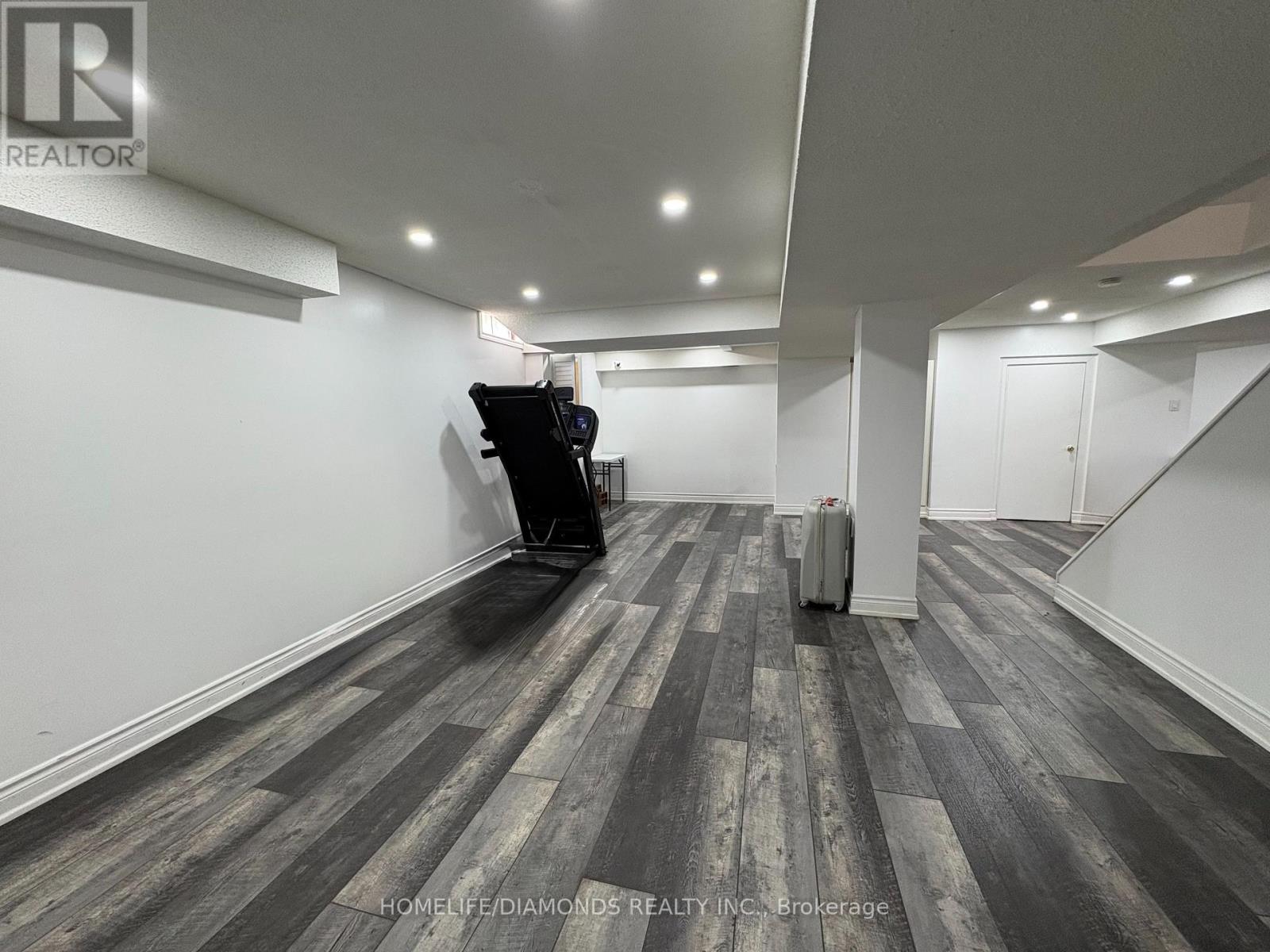 1401 Wakehurst Crescent, Oakville, Ontario L6J 6T7 - Photo 17 - W12364673