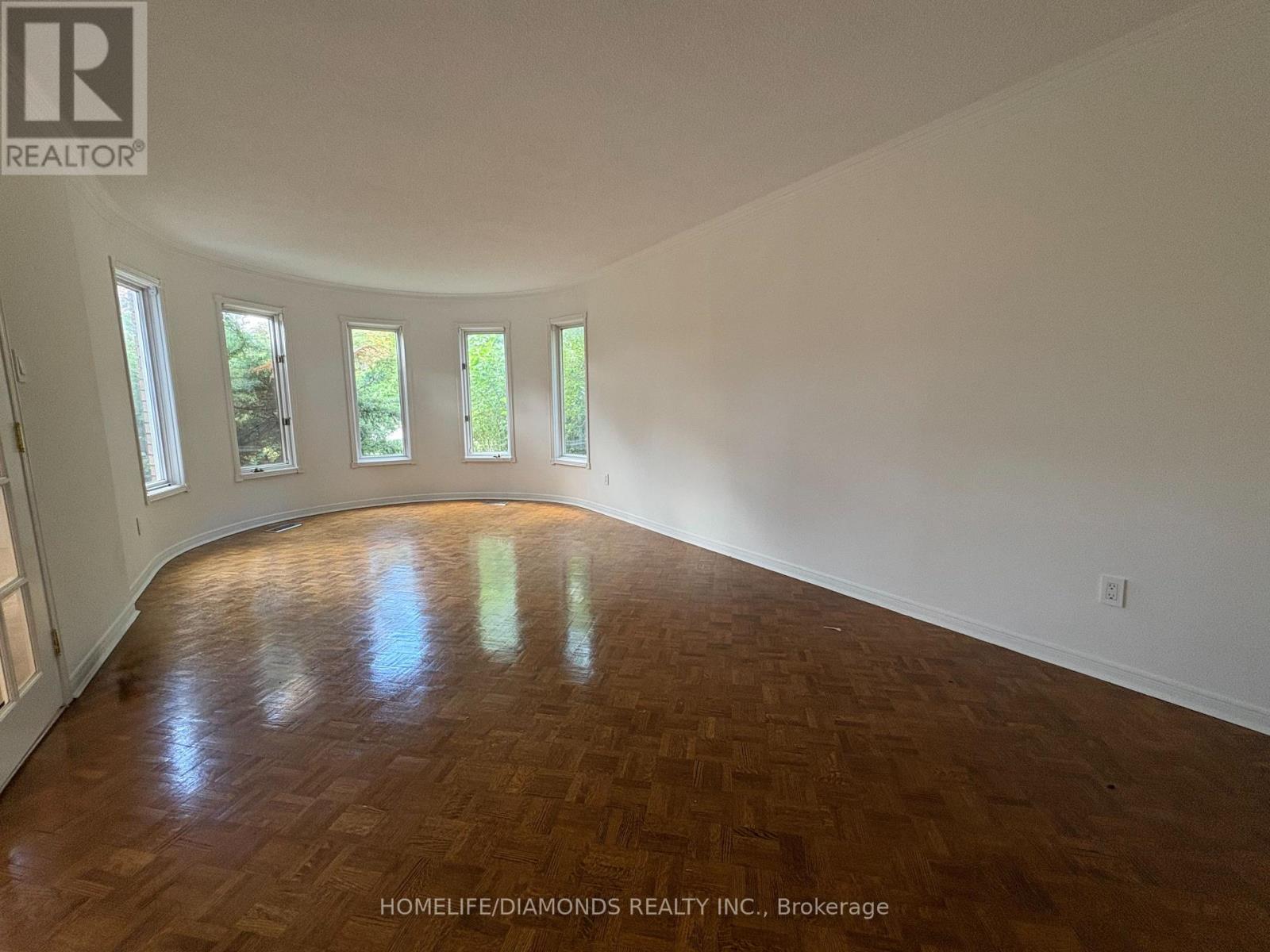 1401 Wakehurst Crescent, Oakville, Ontario L6J 6T7 - Photo 3 - W12364673