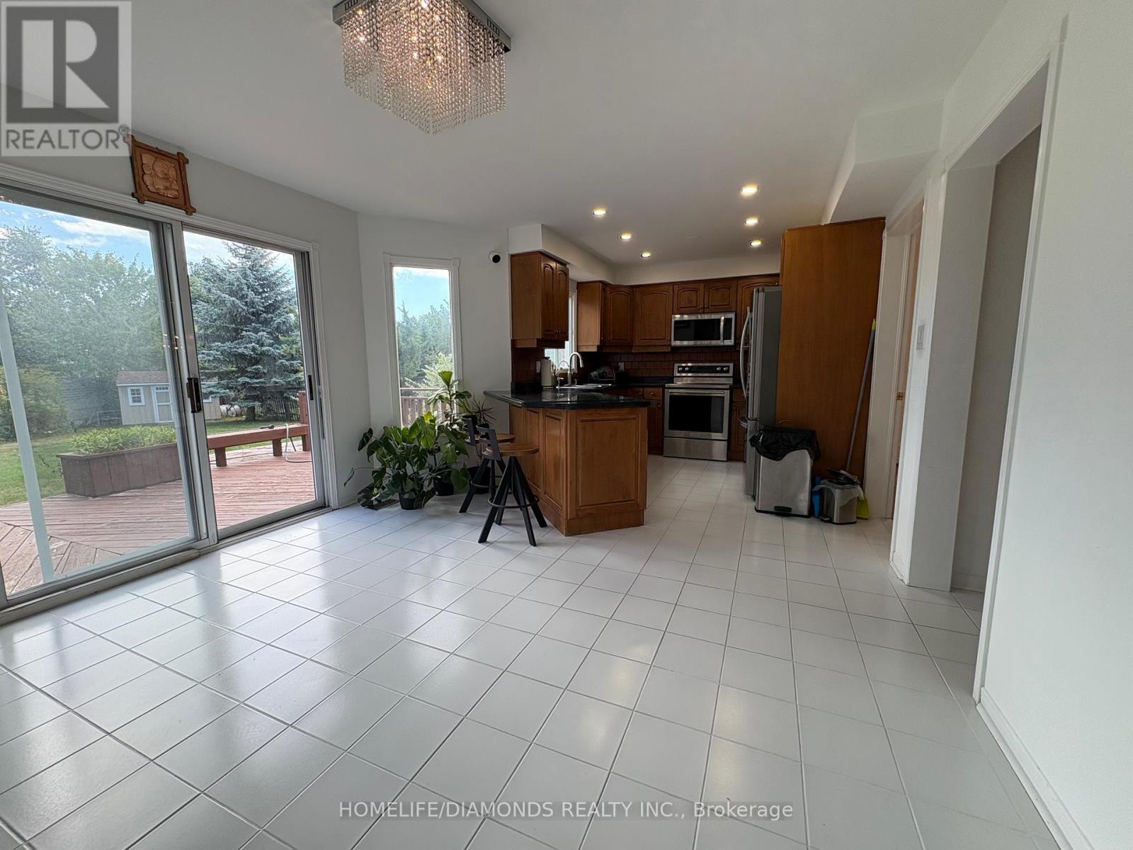 1401 Wakehurst Crescent, Oakville, Ontario L6J 6T7 - Photo 5 - W12364673