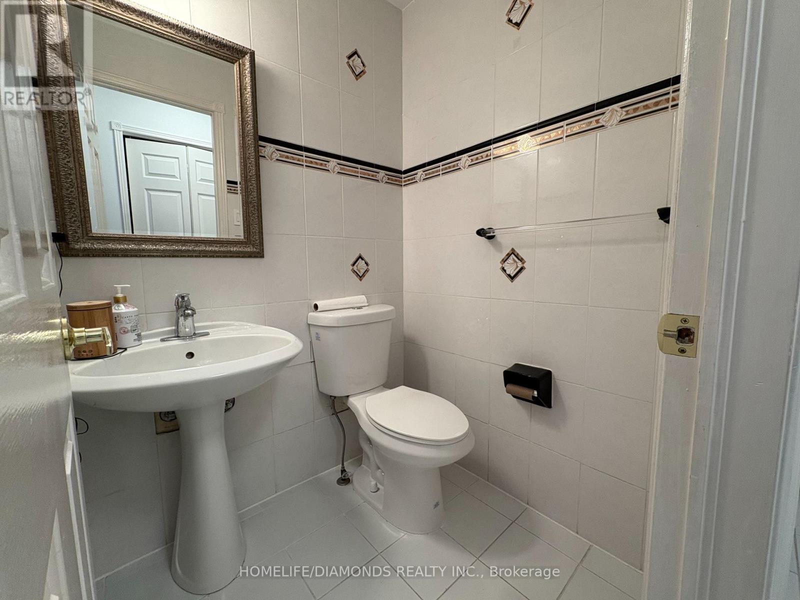 1401 Wakehurst Crescent, Oakville, Ontario L6J 6T7 - Photo 6 - W12364673