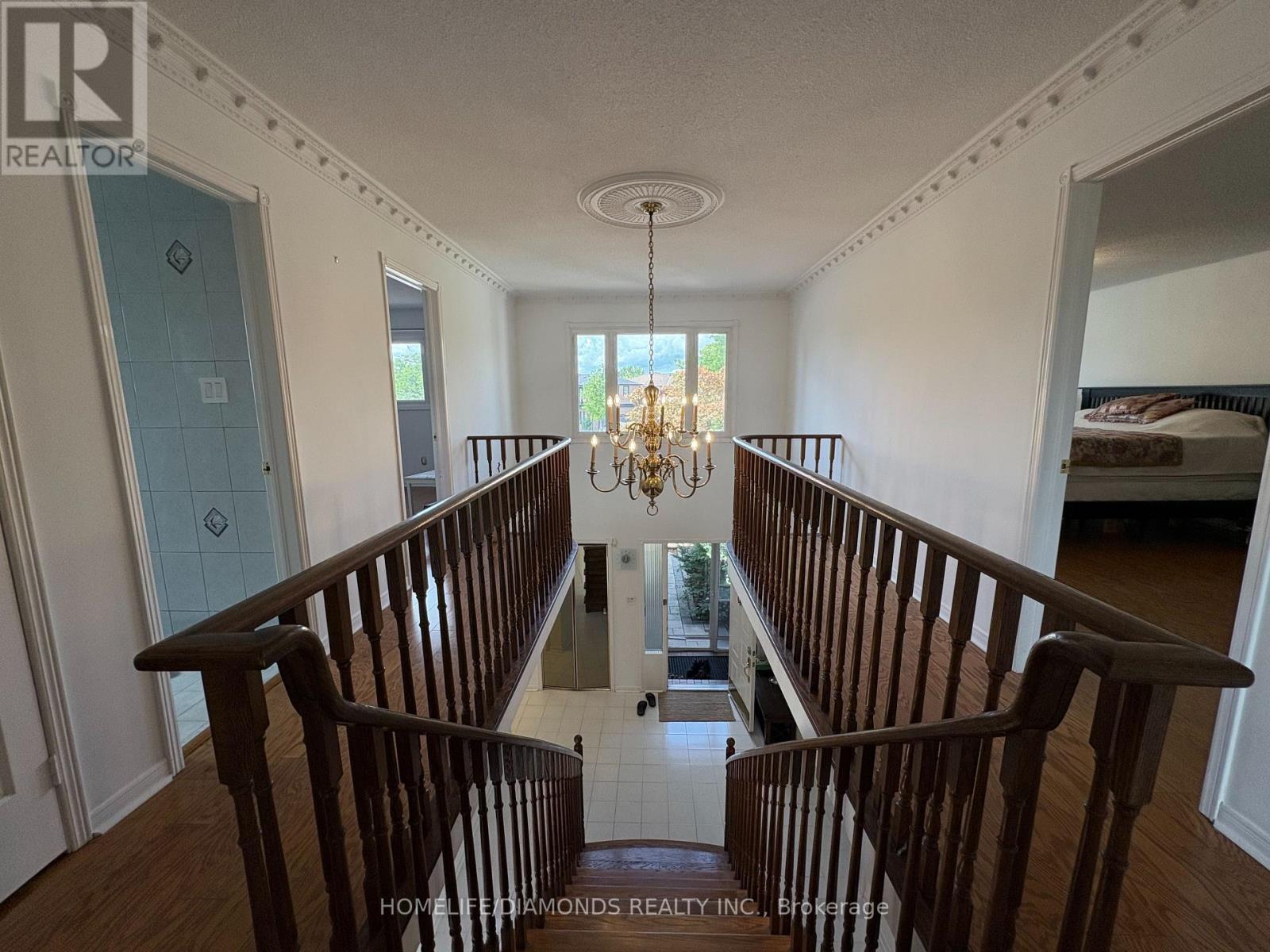 1401 Wakehurst Crescent, Oakville, Ontario L6J 6T7 - Photo 8 - W12364673