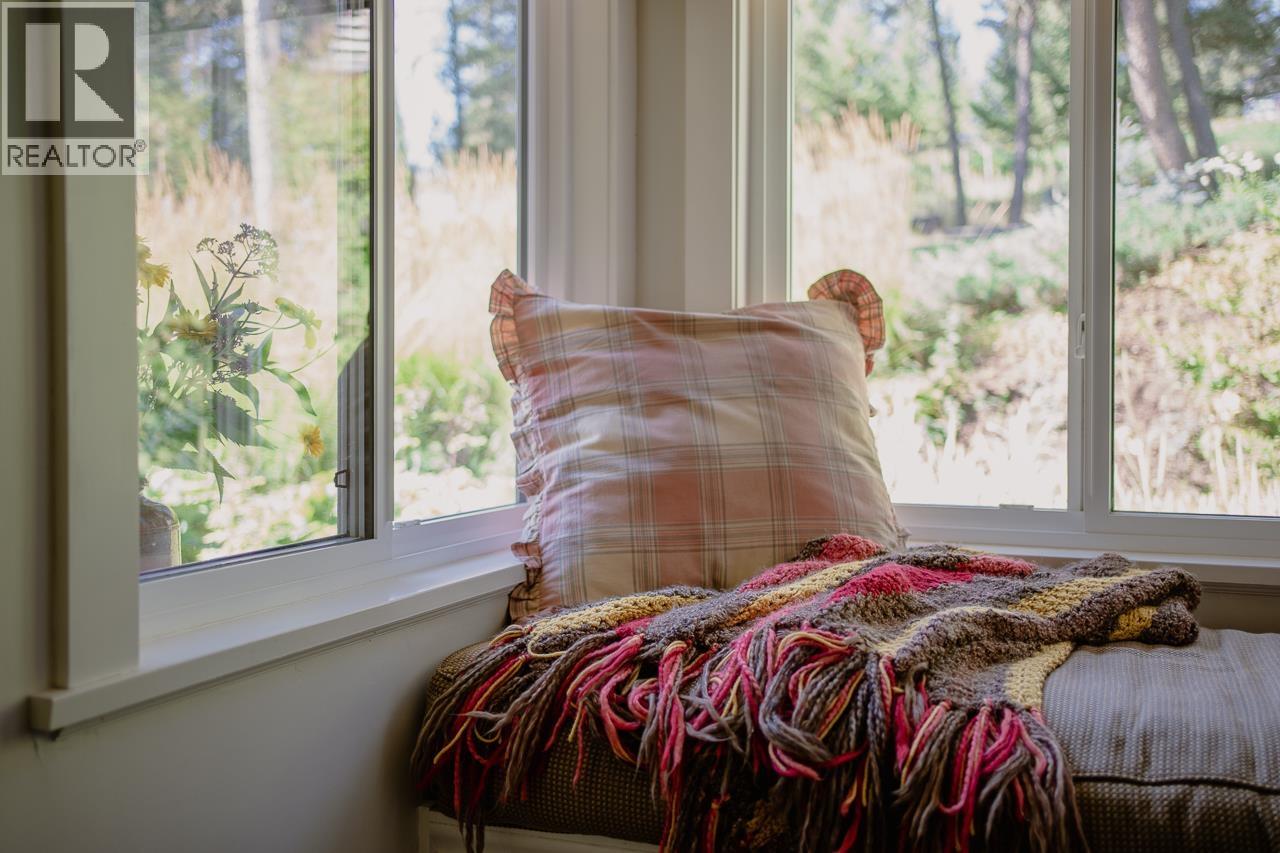 5058 Block Drive, 108 Mile Ranch, British Columbia  V0K 2Z0 - Photo 9 - R3040530