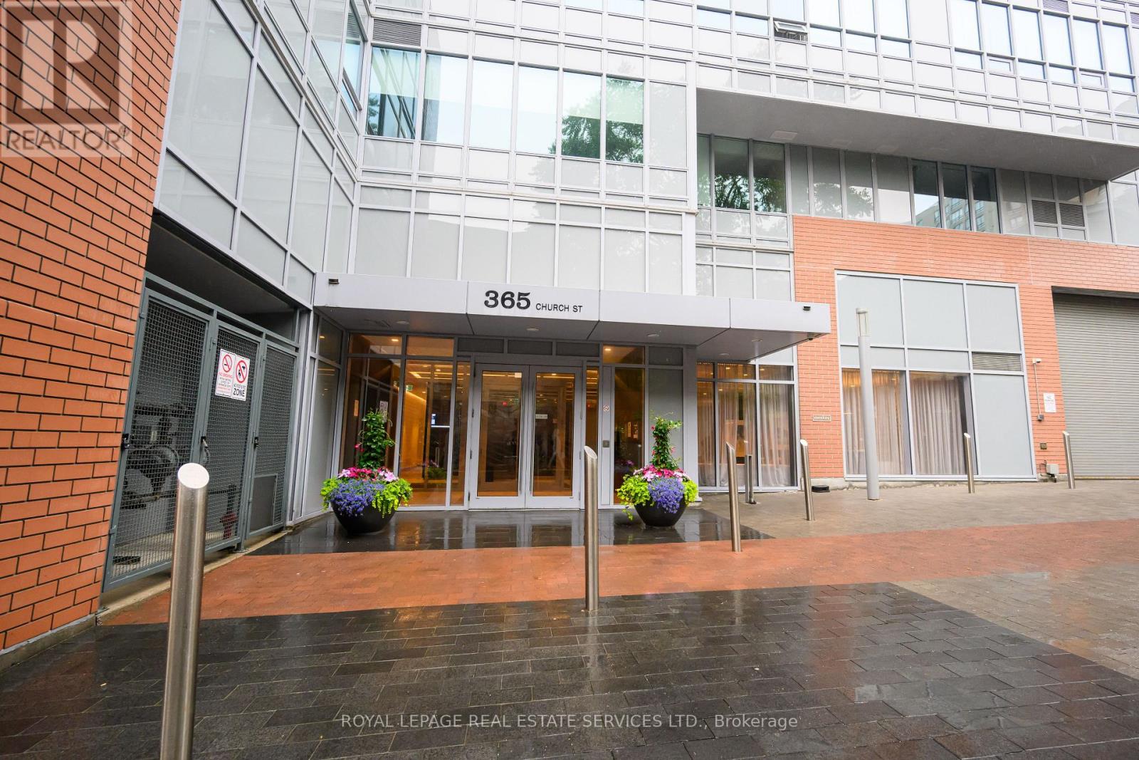 808 - 365 Church Street, Toronto (Church-Yonge Corridor), Ontario  M5B 1H6 - Photo 3 - C12364747