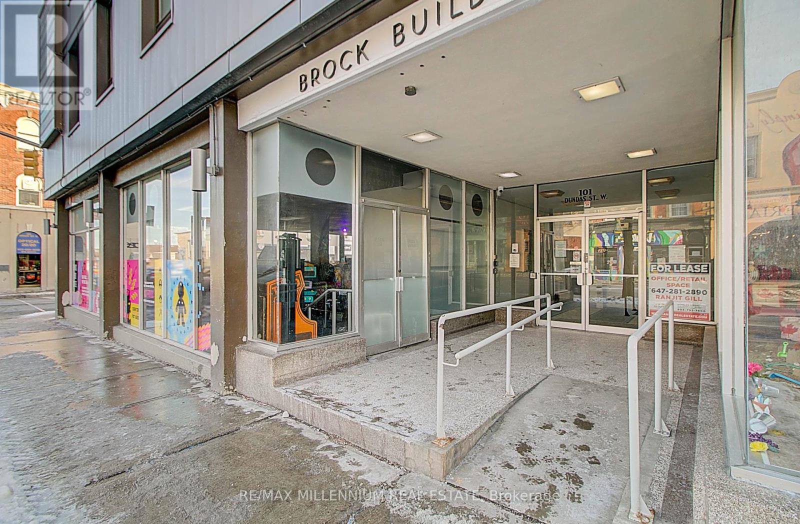 302 - 101 Dundas Street, Whitby, Ontario  L1N 2M2 - Photo 2 - E12364739