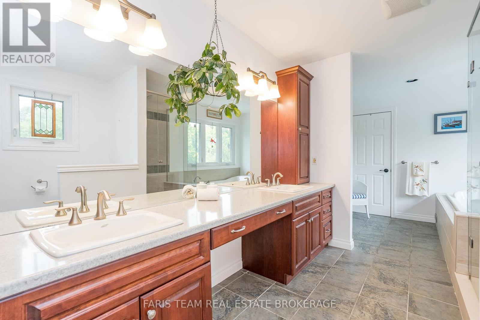 32 Cairns Boulevard, Springwater, Ontario  L9X 0N8 - Photo 17 - S12364718