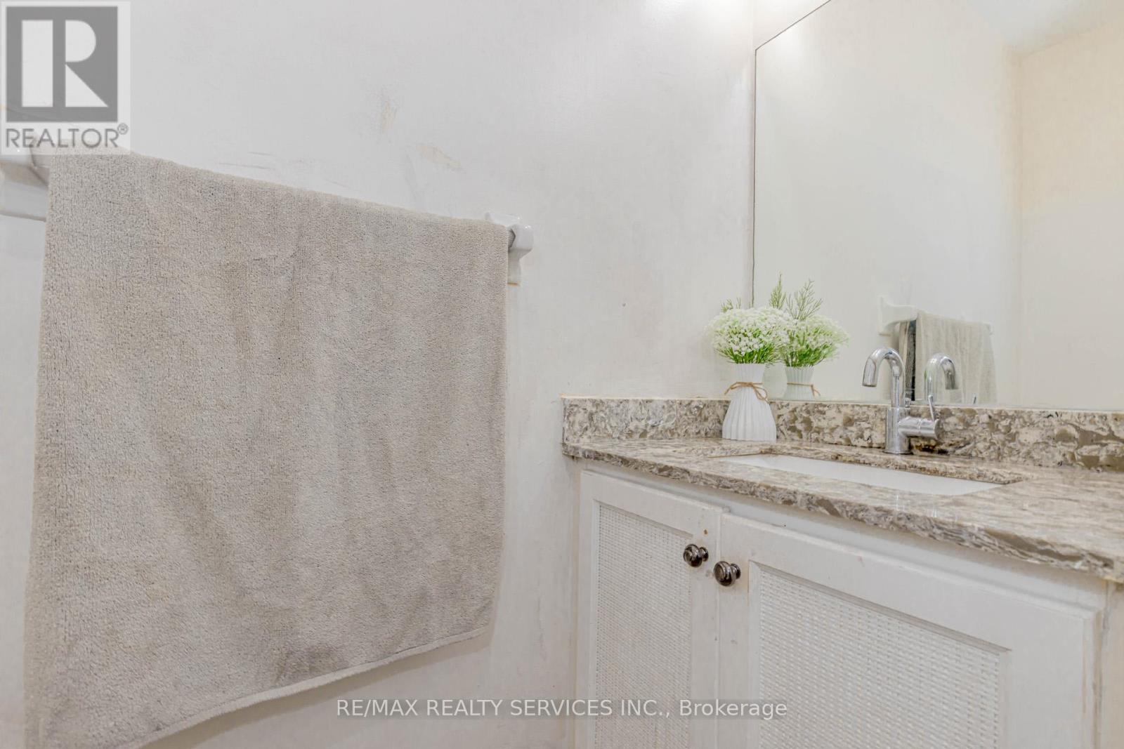 32 Pressed Brick Drive, Brampton, Ontario  L6V 4K3 - Photo 25 - W12364783
