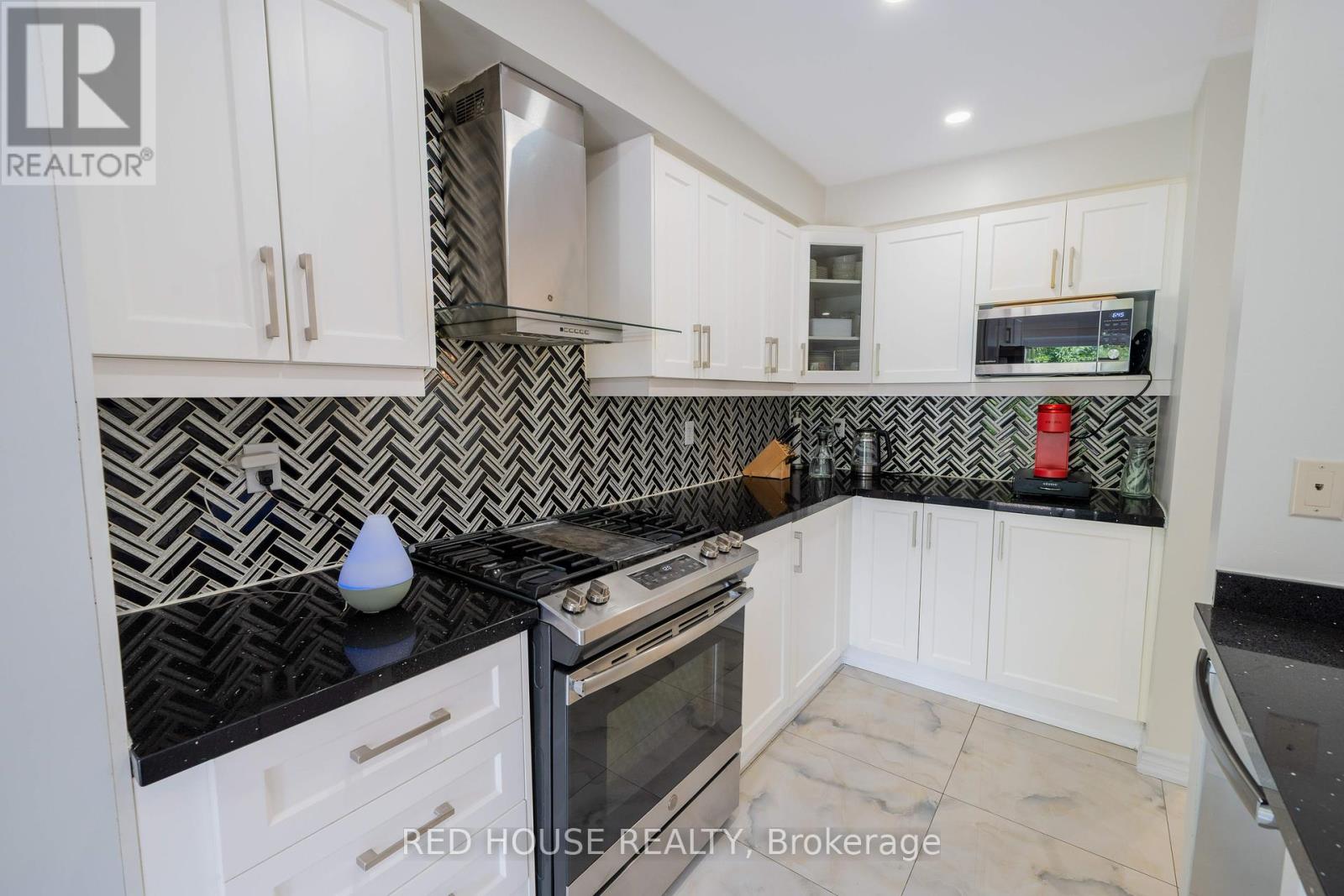 78 Passfield Trail, Brampton, Ontario  L6P 1V1 - Photo 21 - W12364823