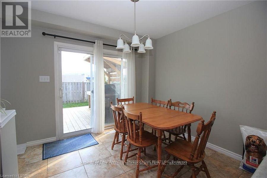 945 Homeview Court, London South, Ontario  N6C 6C1 - Photo 13 - X12364827